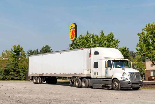  - Super 8 Hotel Franklin - I-75, Exit 32