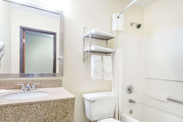  - Super 8 Hotel Franklin - I-75, Exit 32