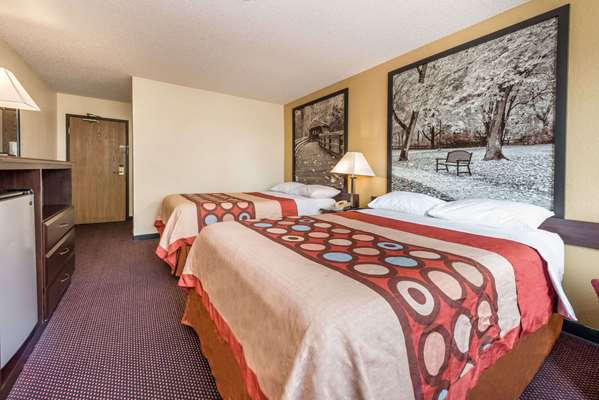  - Super 8 Hotel Franklin - I-75, Exit 32