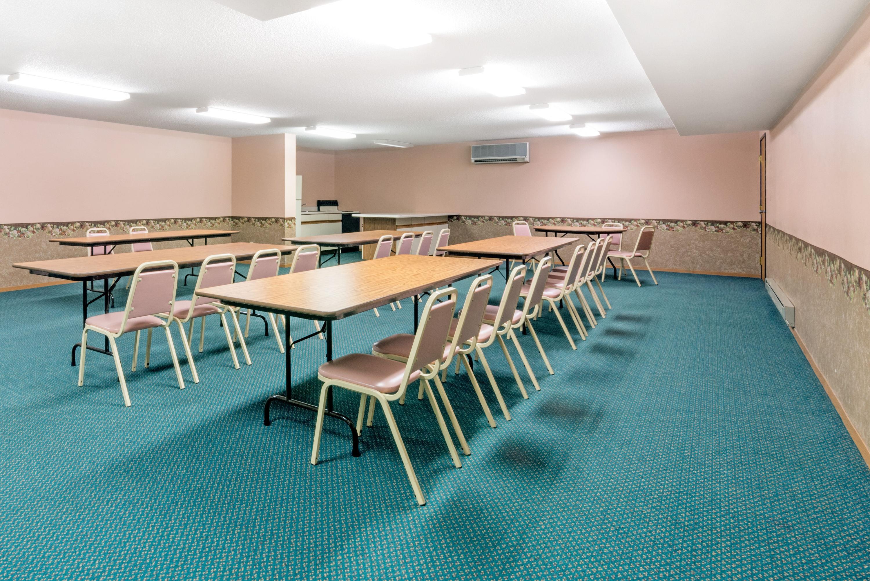 meeting room | Super 8 by Wyndham Milbank SD