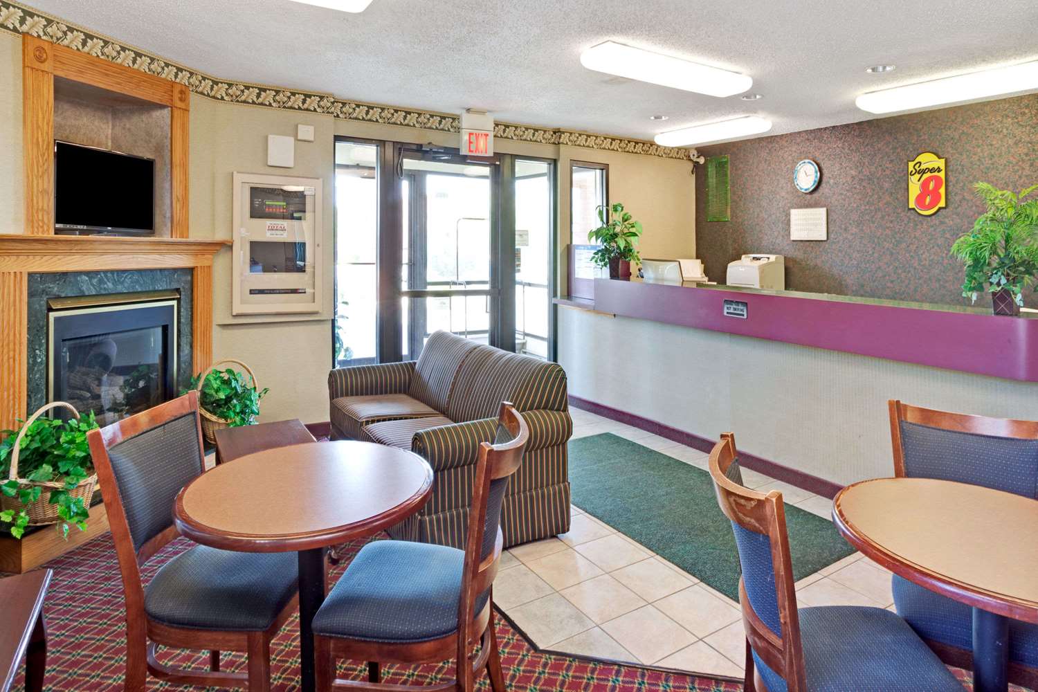 Super 8 Hotel Monee Il See S Lobby Super 8 Hotel Monee