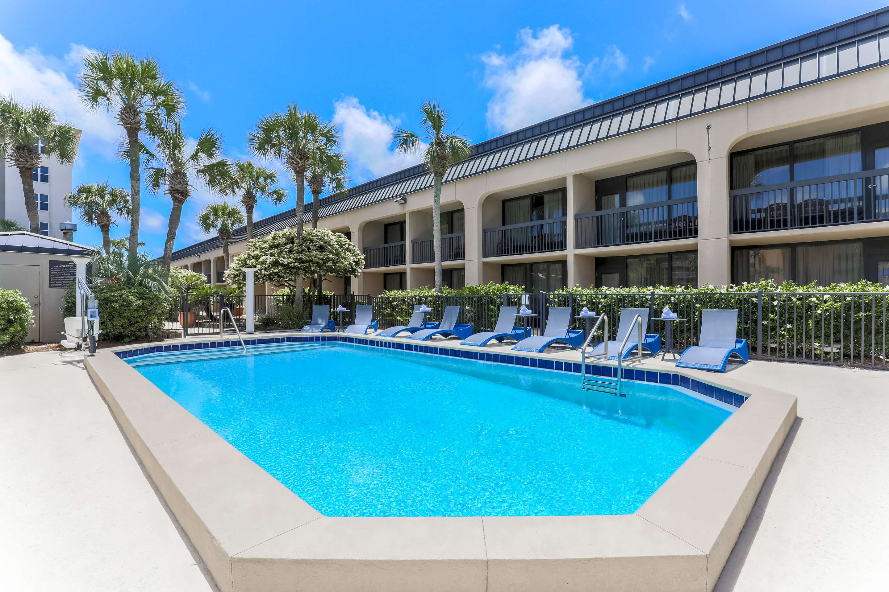 Pool | Hampton Inn Ft. Walton Beach