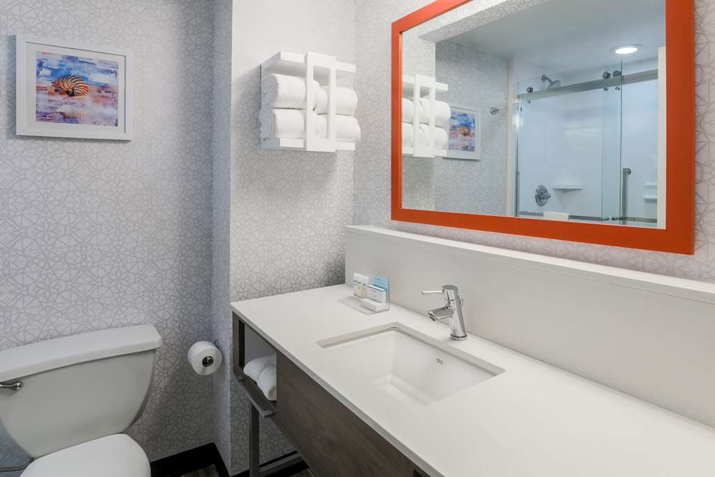 Hampton Inn Ft Walton Beach Room Type - 2DBL ACC ROLL IN SHOWER
