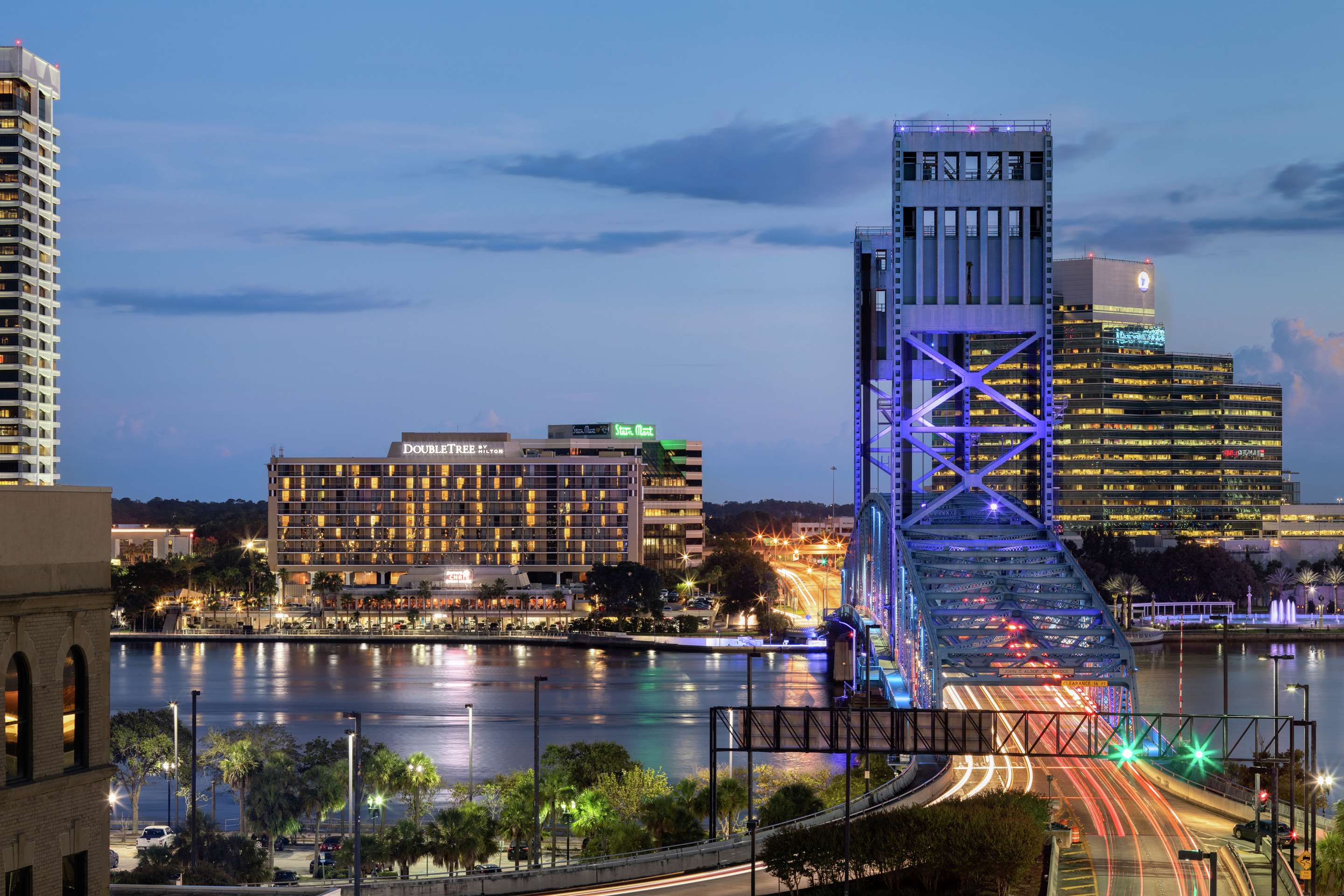 Exterior | DoubleTree by Hilton Hotel Jacksonville Riverfront