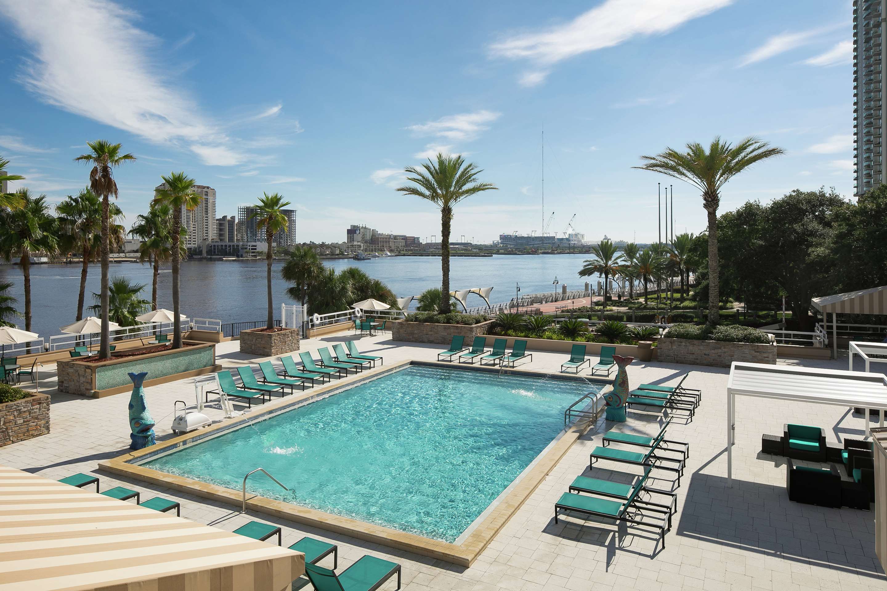 Pool | DoubleTree by Hilton Hotel Jacksonville Riverfront