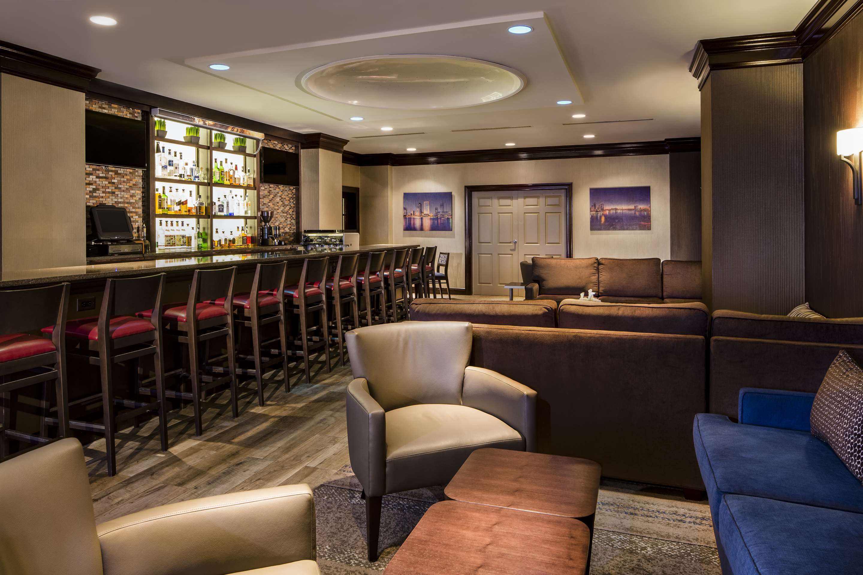 BarLounge | DoubleTree by Hilton Hotel Jacksonville Riverfront