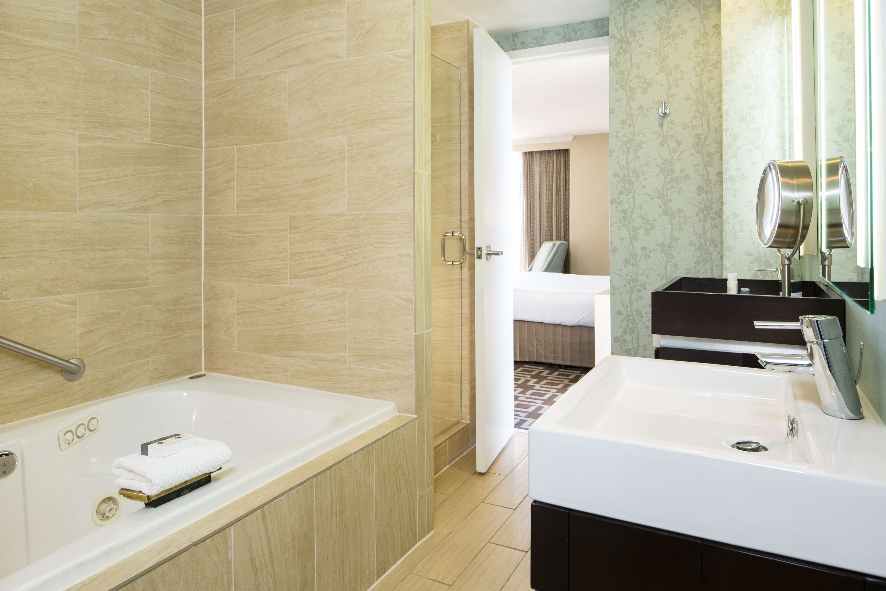 Guest room bath