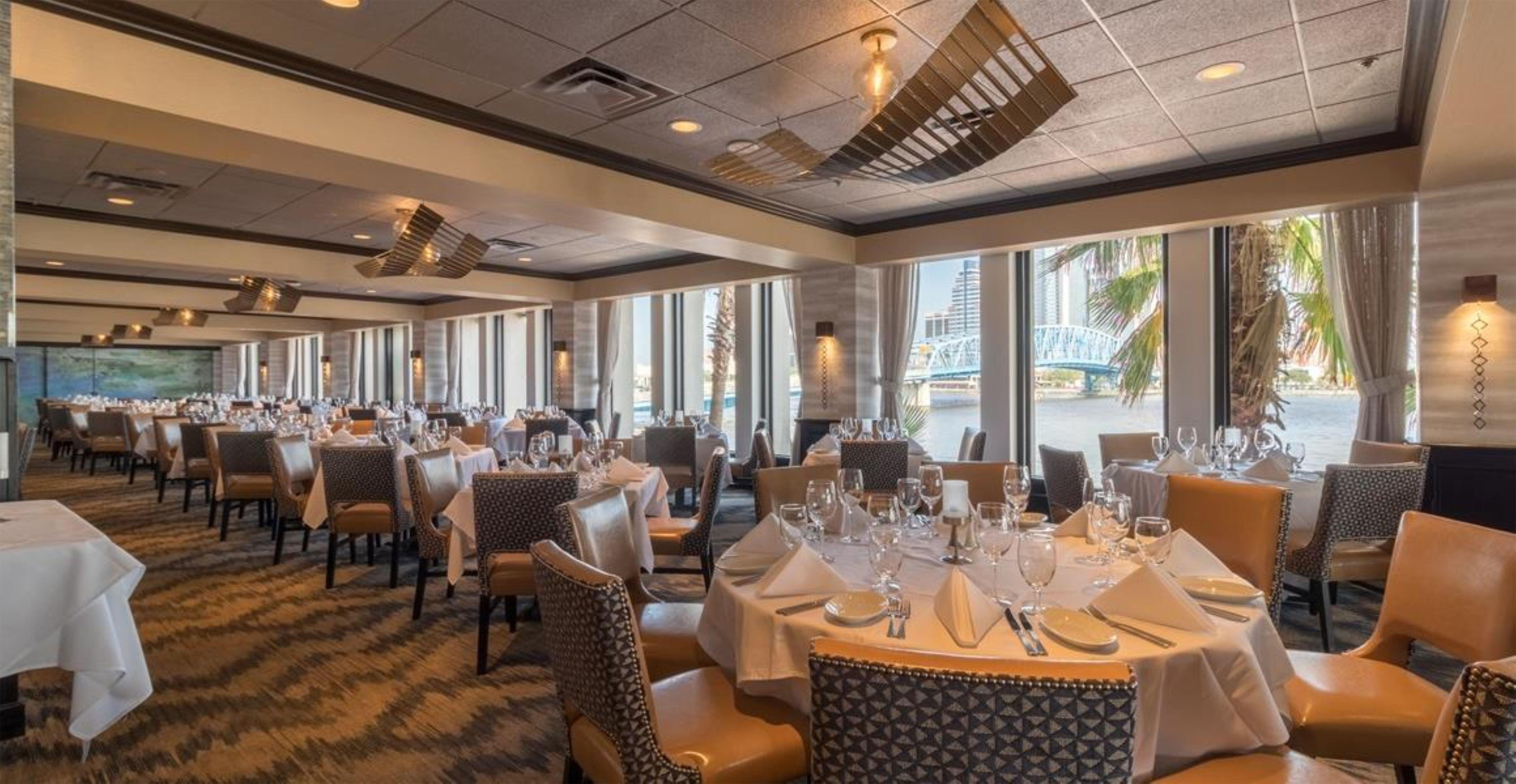 Restaurant | DoubleTree by Hilton Hotel Jacksonville Riverfront
