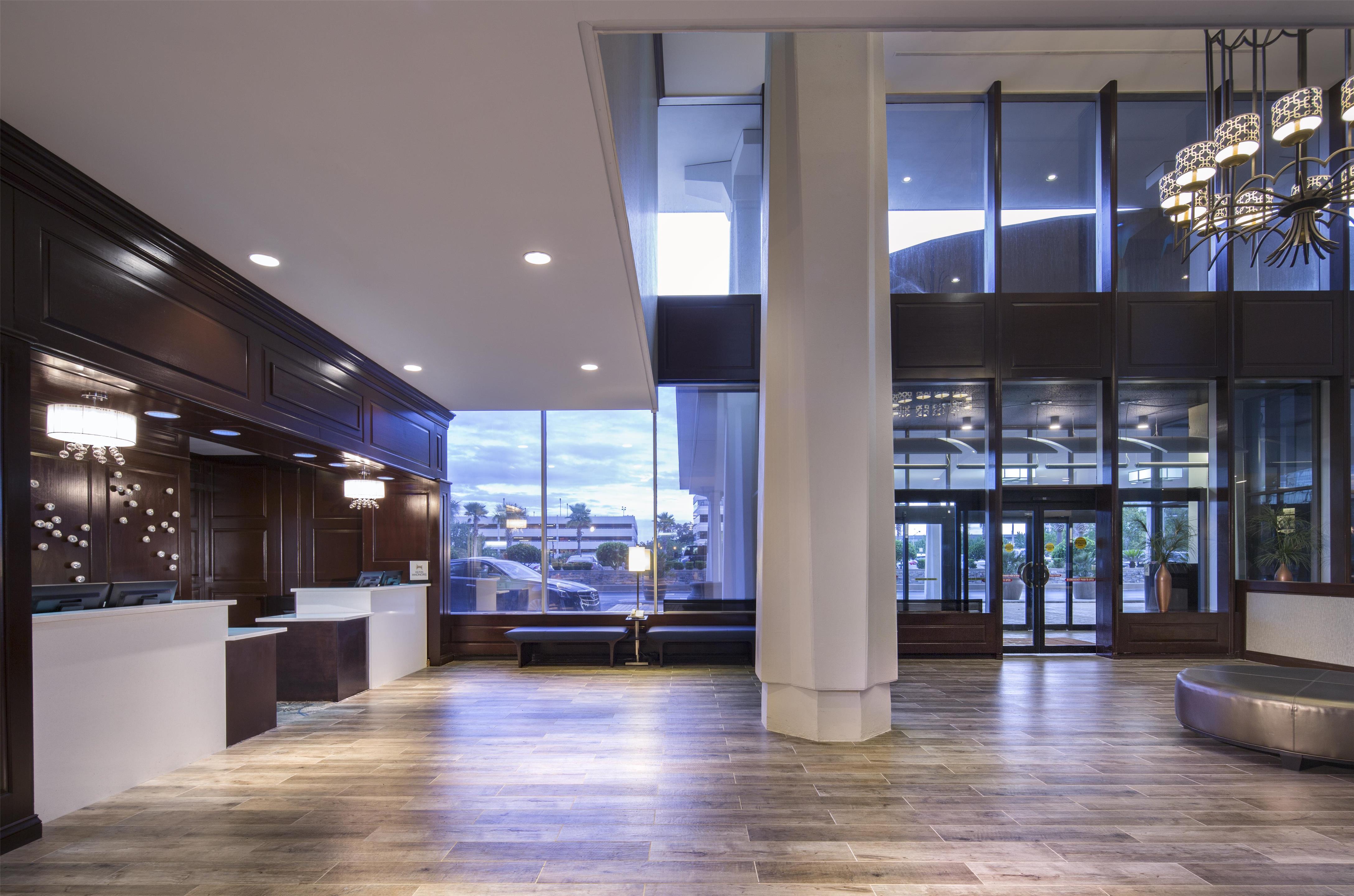 Reception | DoubleTree by Hilton Hotel Jacksonville Riverfront