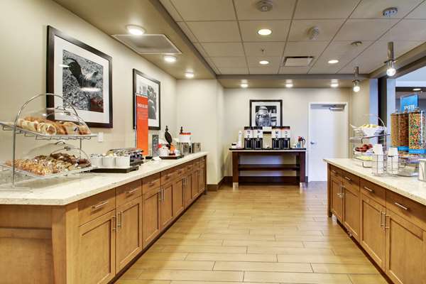 Amenities - Hampton Inn & Suites West Milwaukee West Allis - I-94, Exit 306