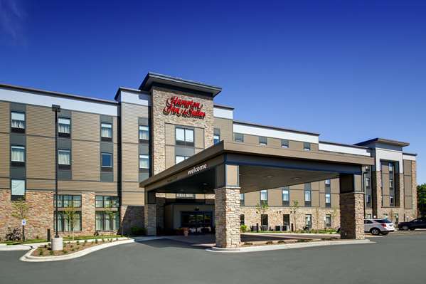 Exterior view - Hampton Inn & Suites West Milwaukee West Allis - I-94, Exit 306