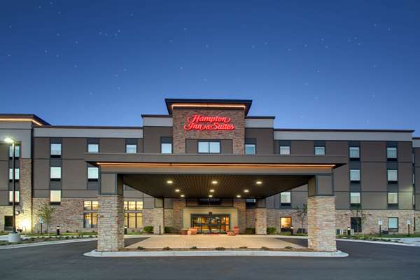 Exterior view - Hampton Inn & Suites West Milwaukee West Allis - I-94, Exit 306