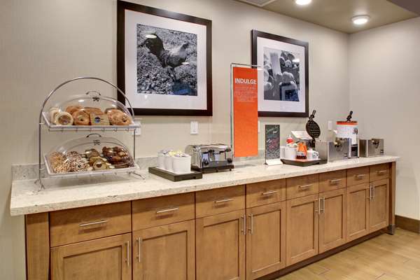 Amenities - Hampton Inn & Suites West Milwaukee West Allis - I-94, Exit 306