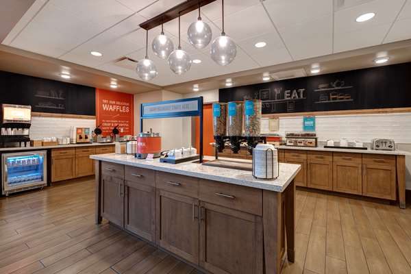 Amenities - Hampton Inn & Suites West Milwaukee West Allis - I-94, Exit 306