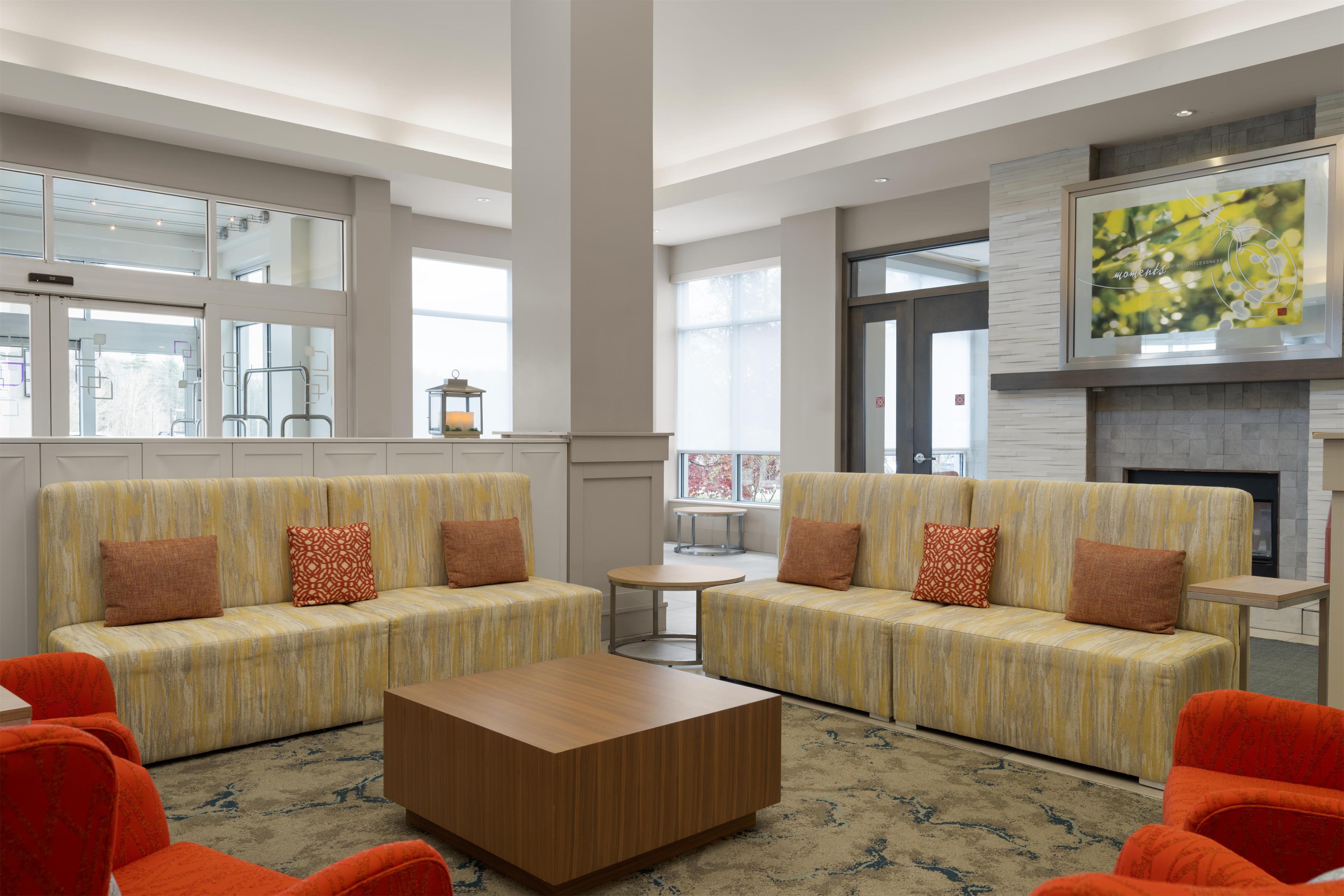 Lobby | Hilton Garden Inn Lenox Pittsfield