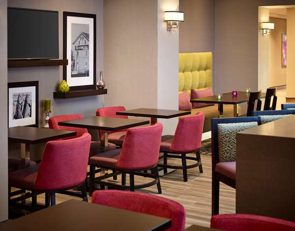 Bar - Hampton Inn Timmins