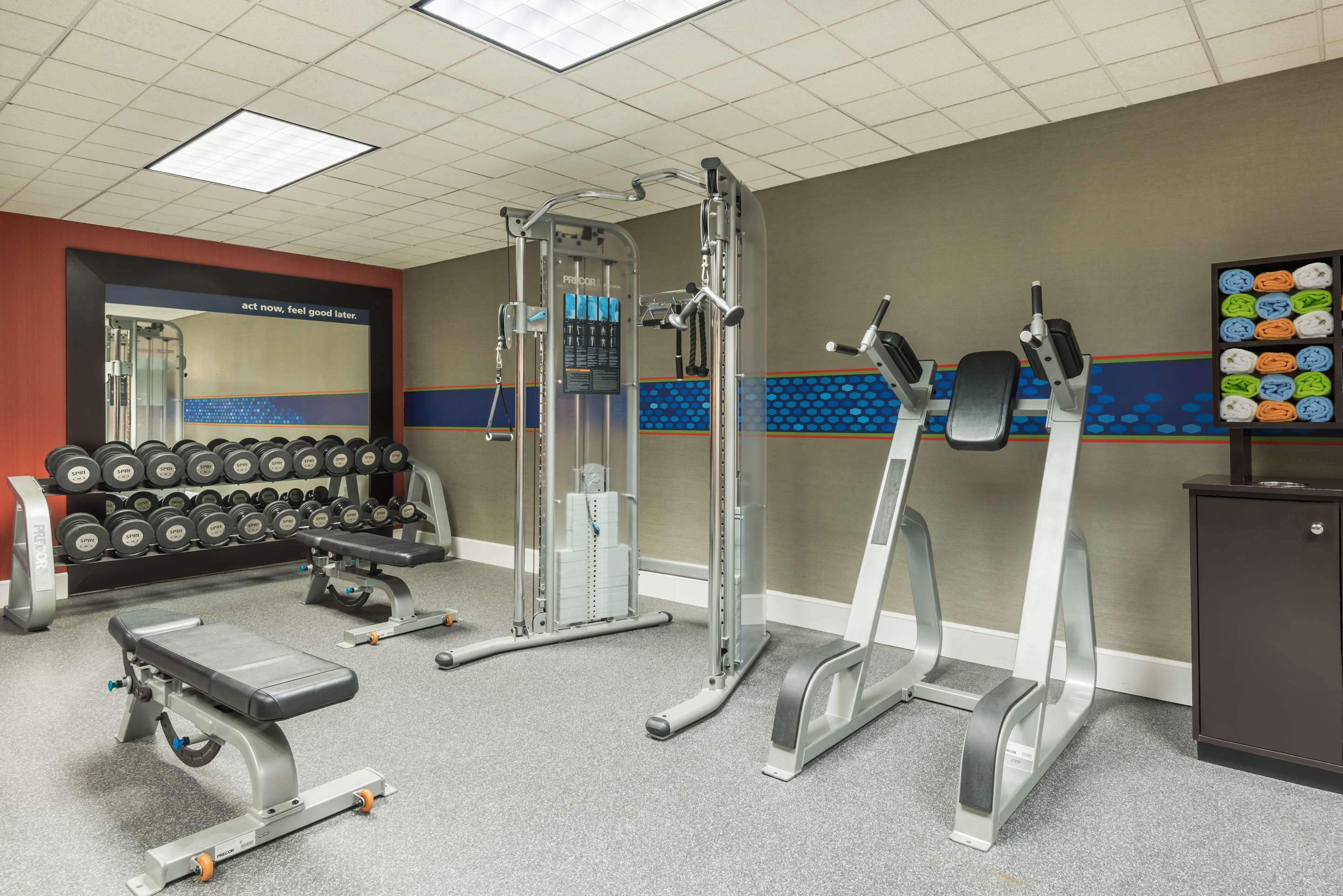 Health club fitness center gym | Hampton Inn Danbury
