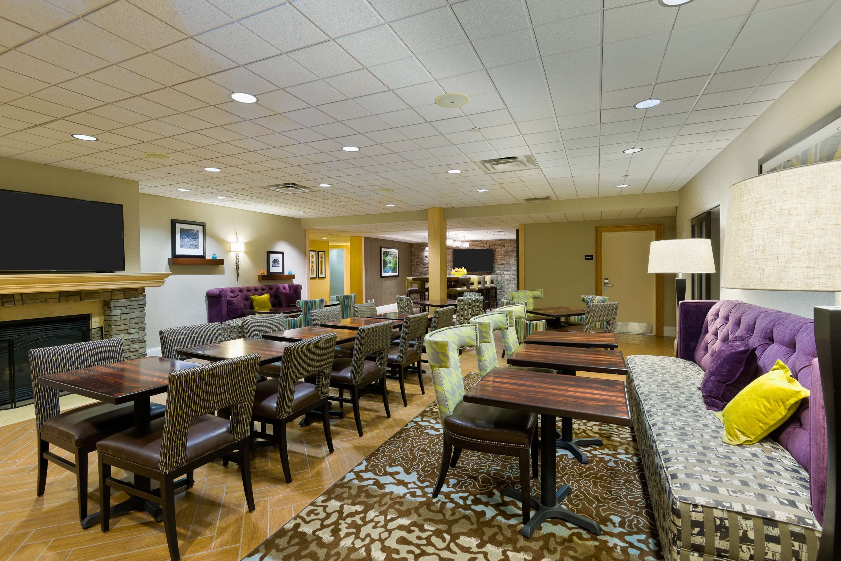 Breakfast Area | Hampton Inn Danbury