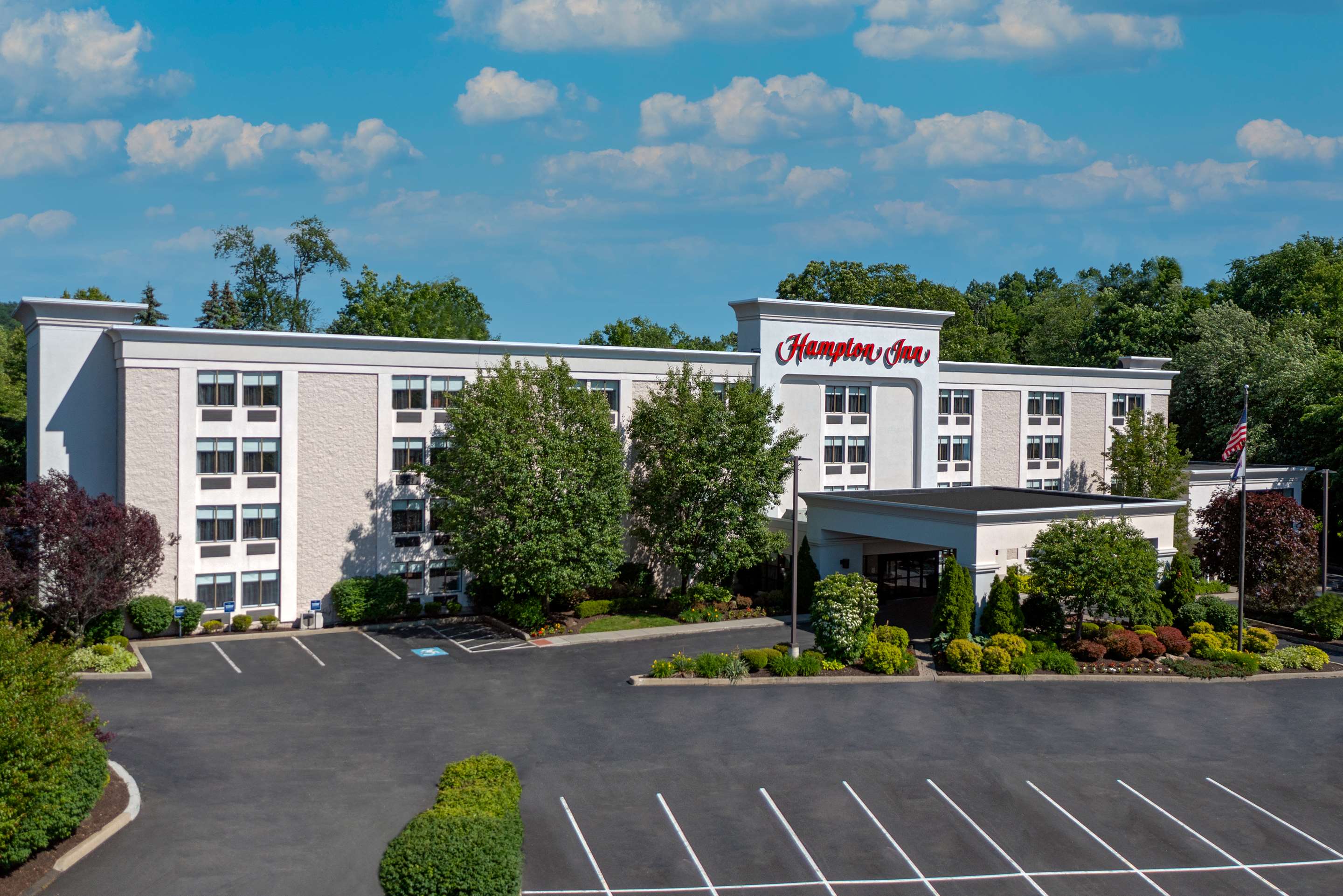 Exterior | Hampton Inn Danbury