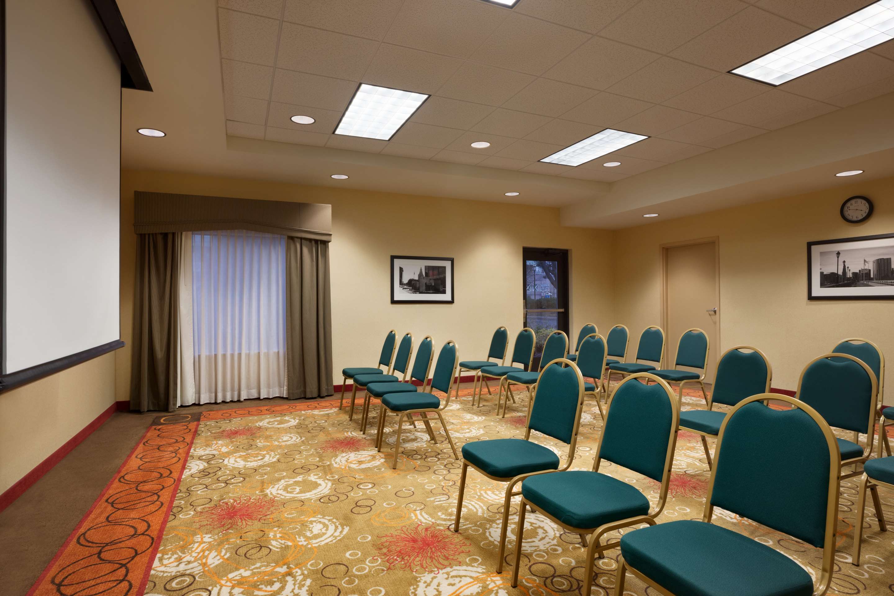 Meeting Room | Hampton Inn & Suites Hartford/East Hartford