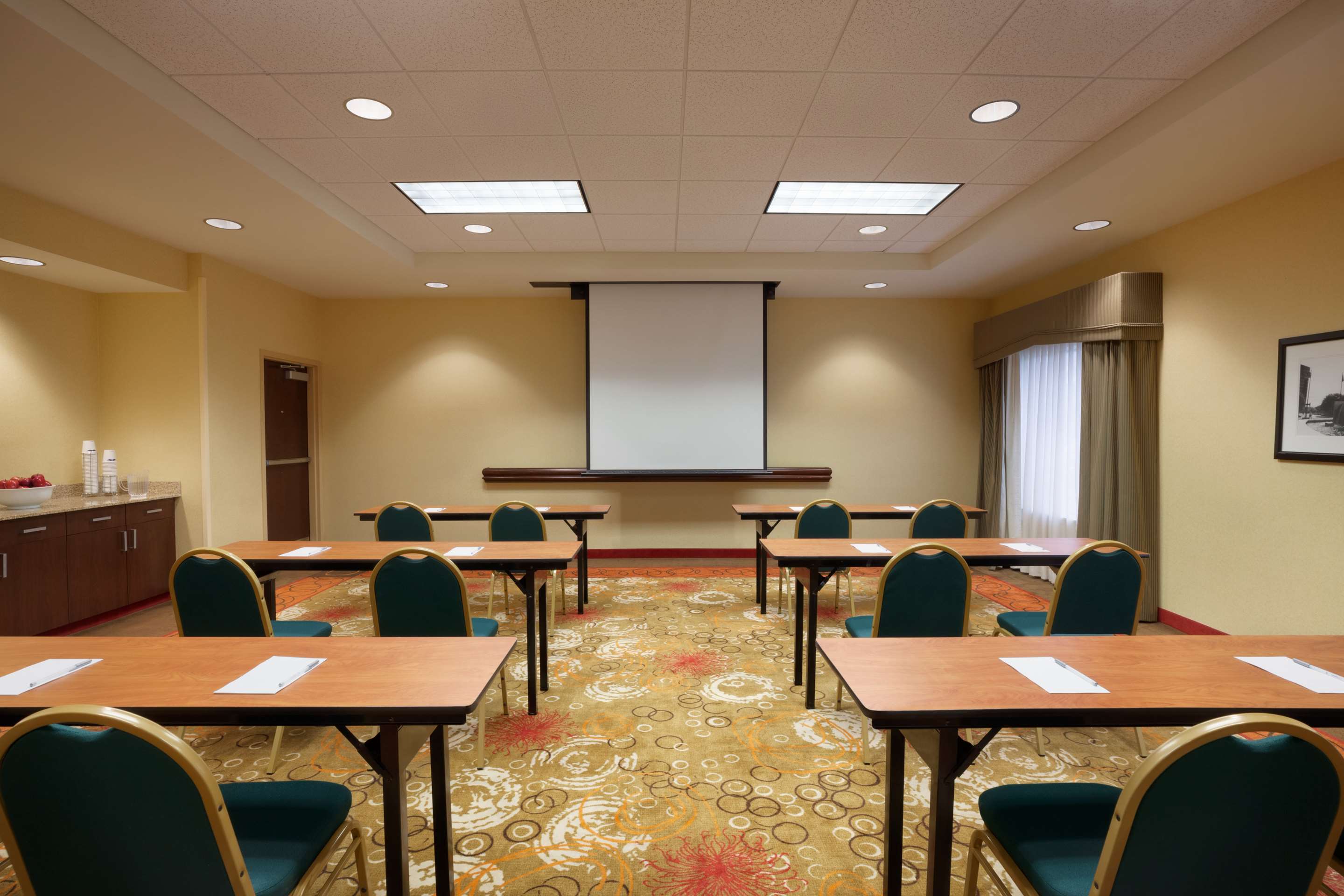 Meeting Room | Hampton Inn & Suites Hartford/East Hartford
