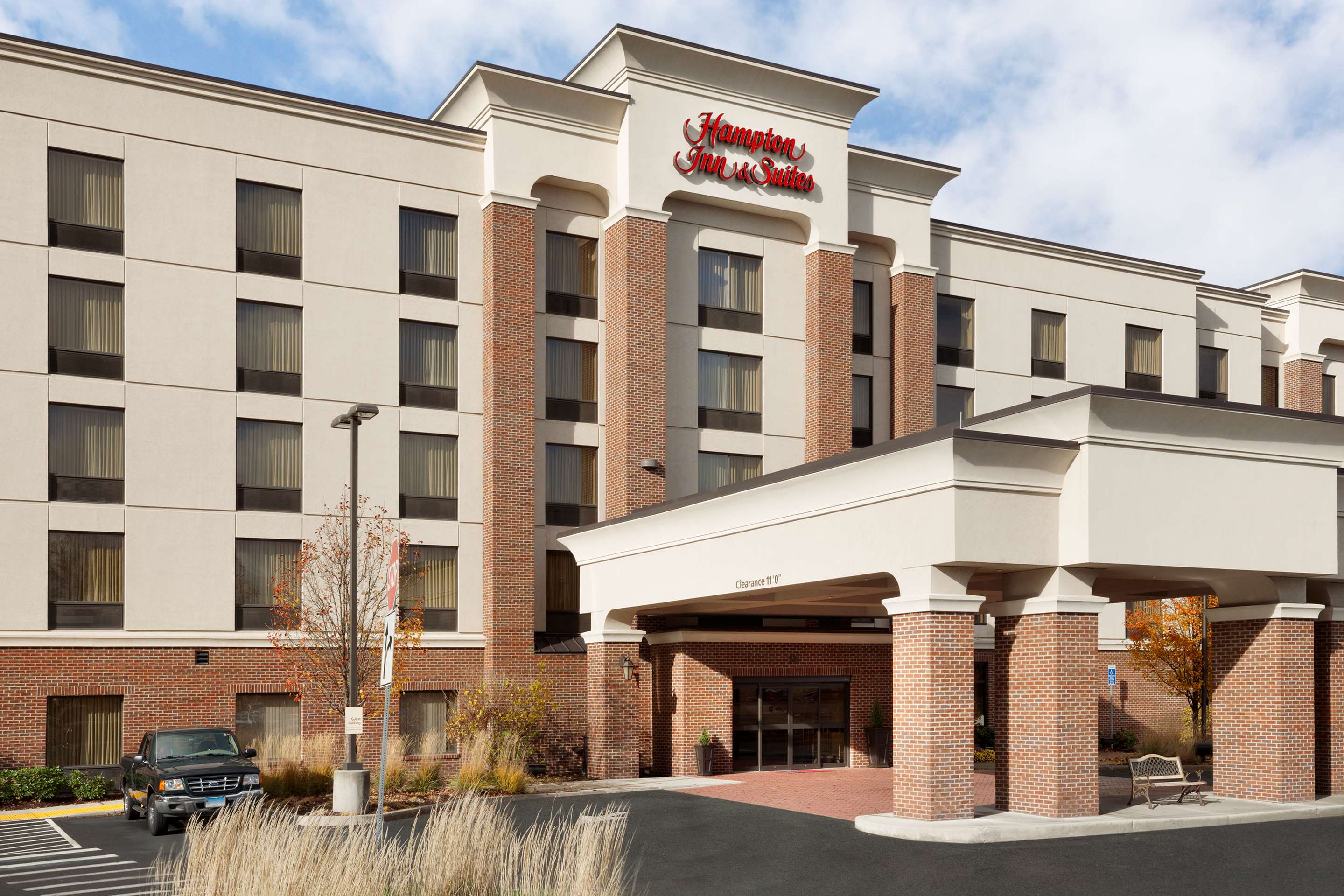 Exterior | Hampton Inn & Suites Hartford/East Hartford