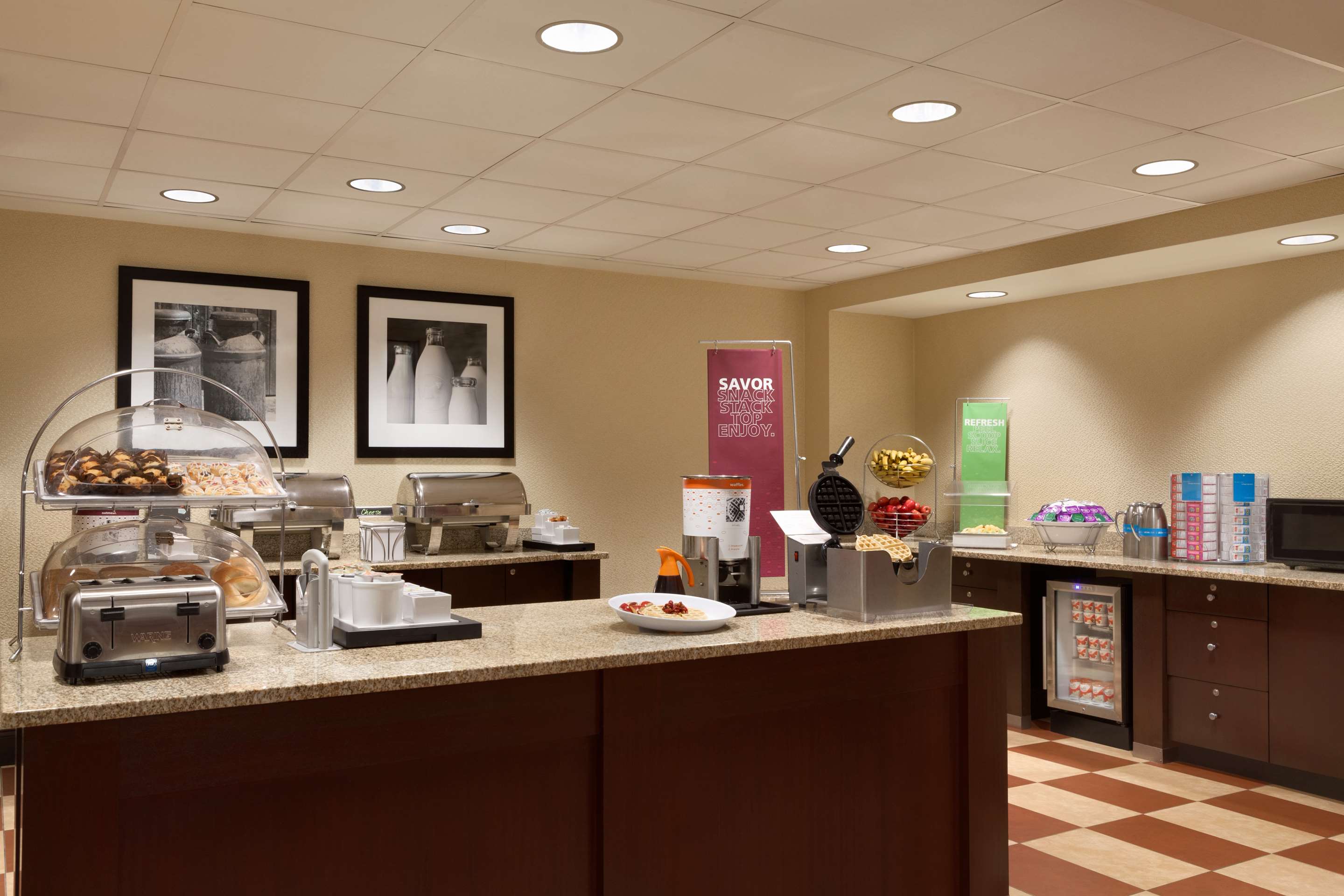 Restaurant | Hampton Inn & Suites Hartford/East Hartford