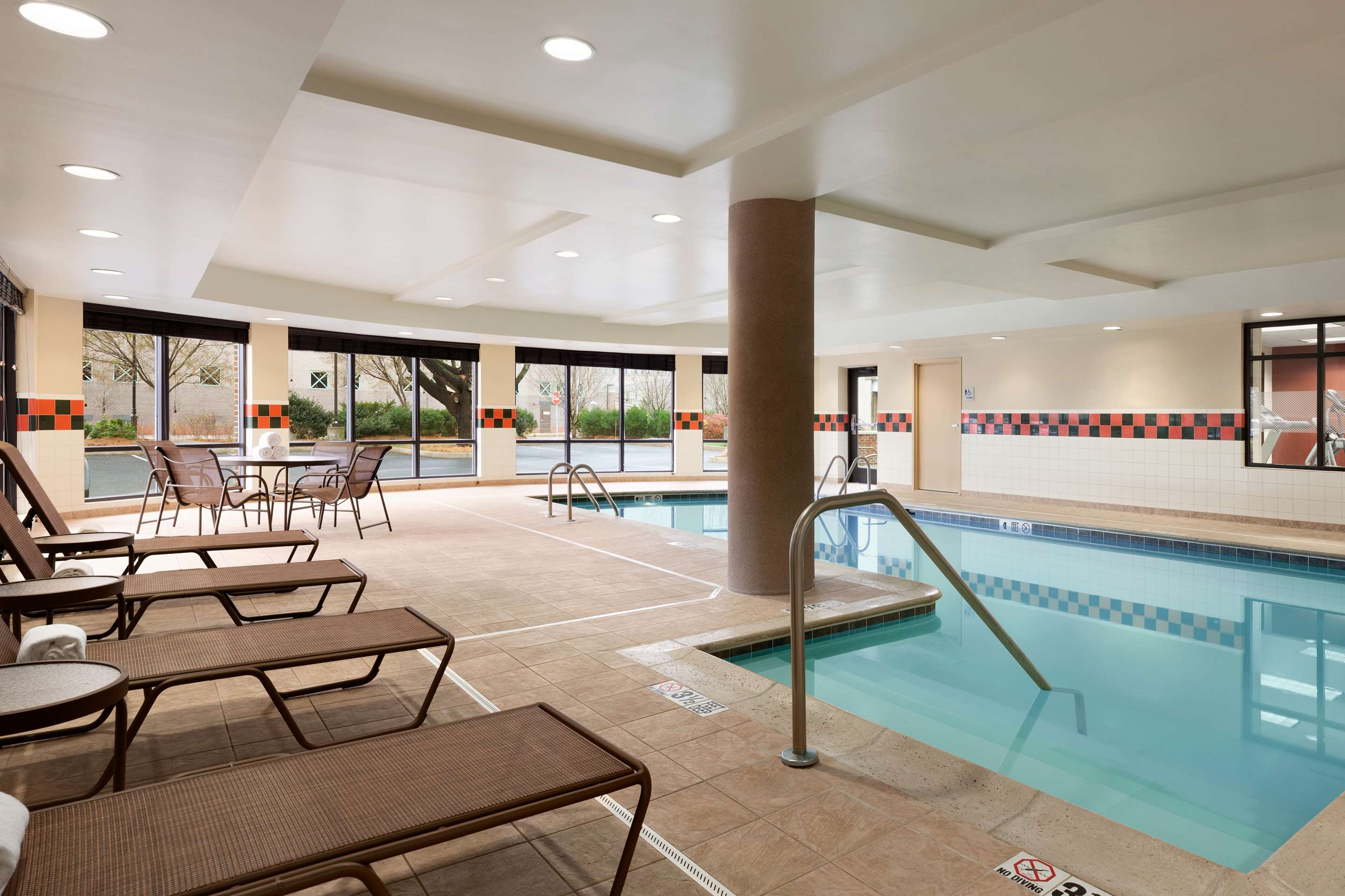 Pool | Hampton Inn & Suites Hartford/East Hartford