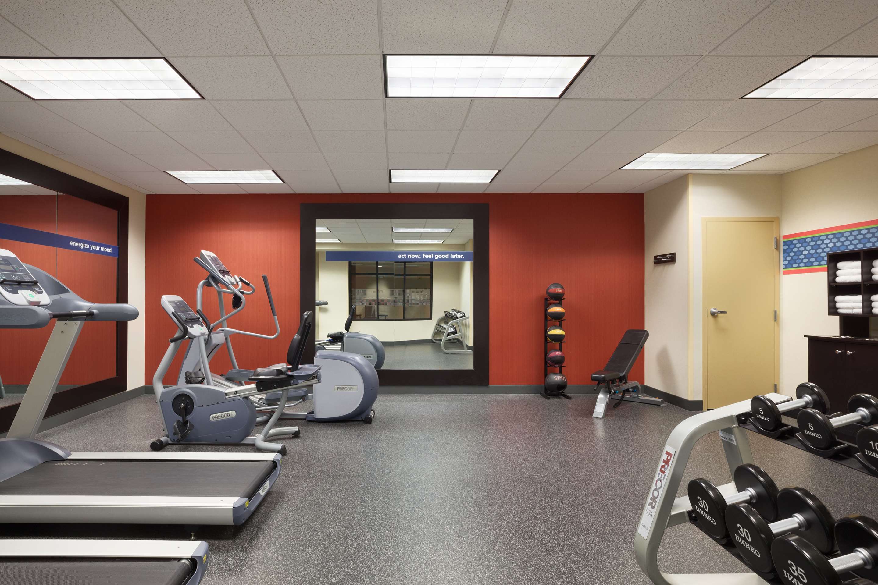 Health club fitness center gym | Hampton Inn & Suites Hartford/East Hartford
