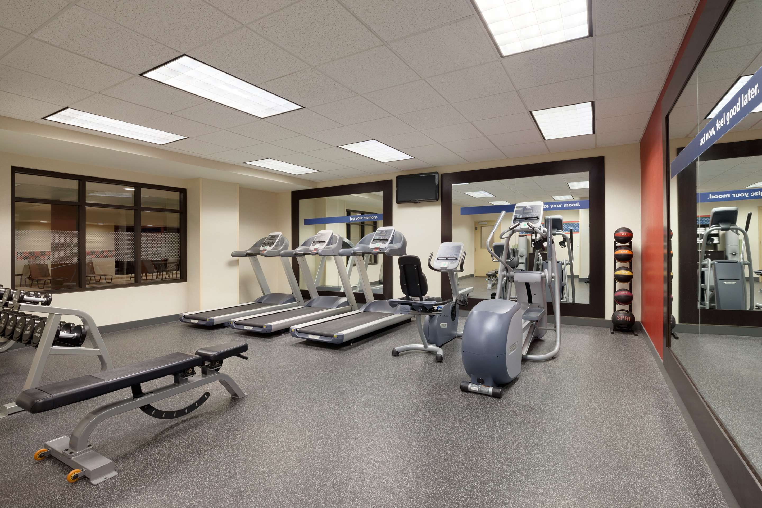 Health club fitness center gym | Hampton Inn & Suites Hartford/East Hartford
