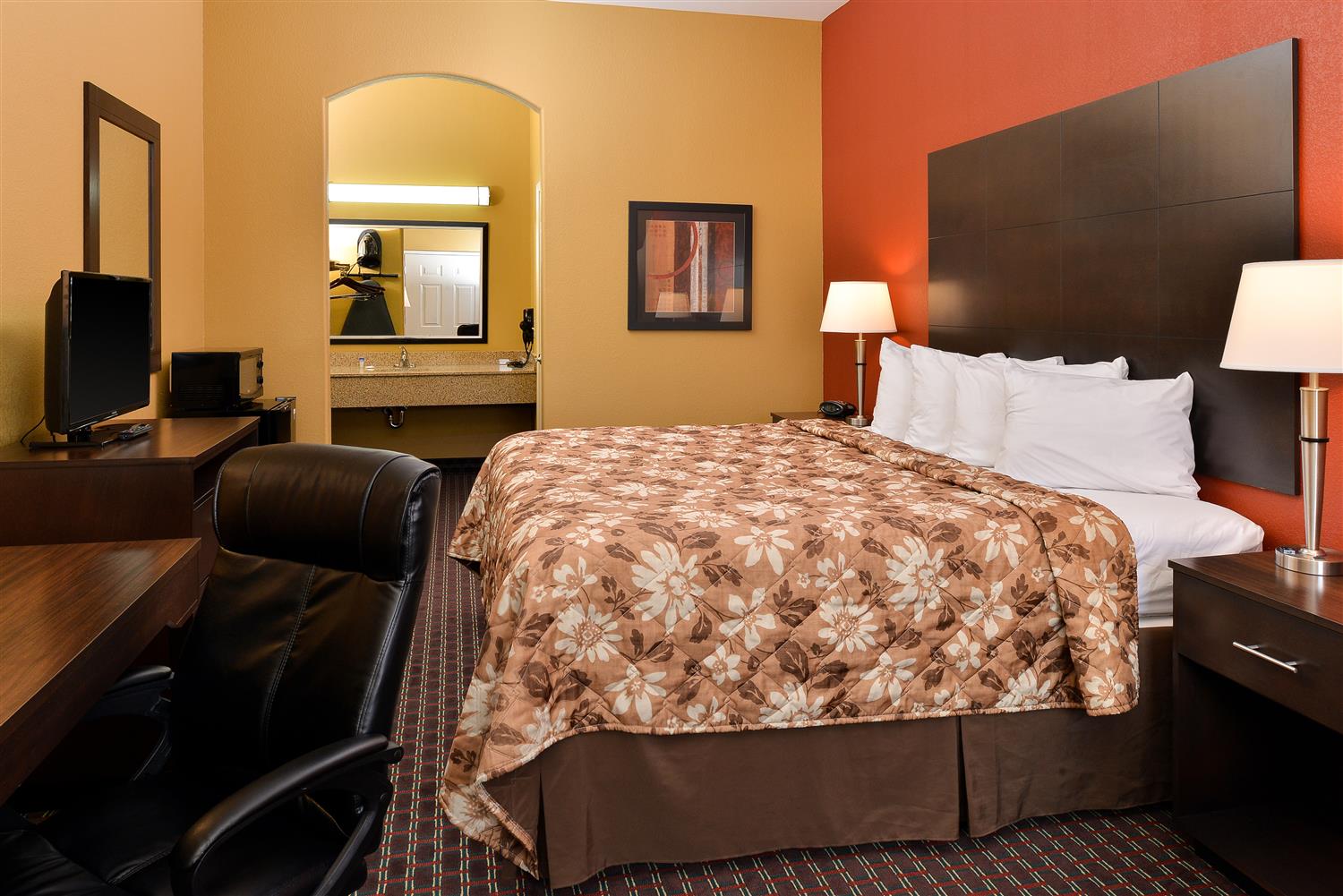 1 King Bed Non-Smoking image