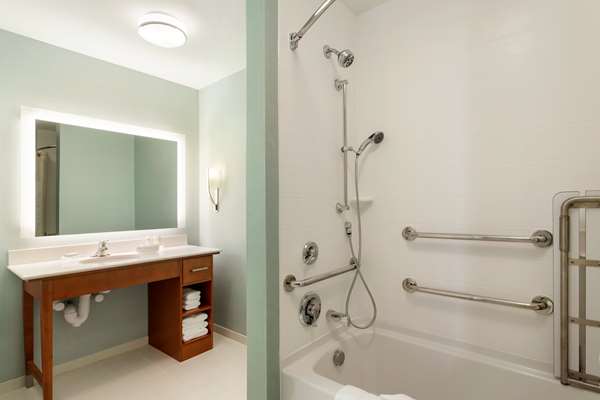  - Homewood Suites by Hilton Gateway Hills Nashua