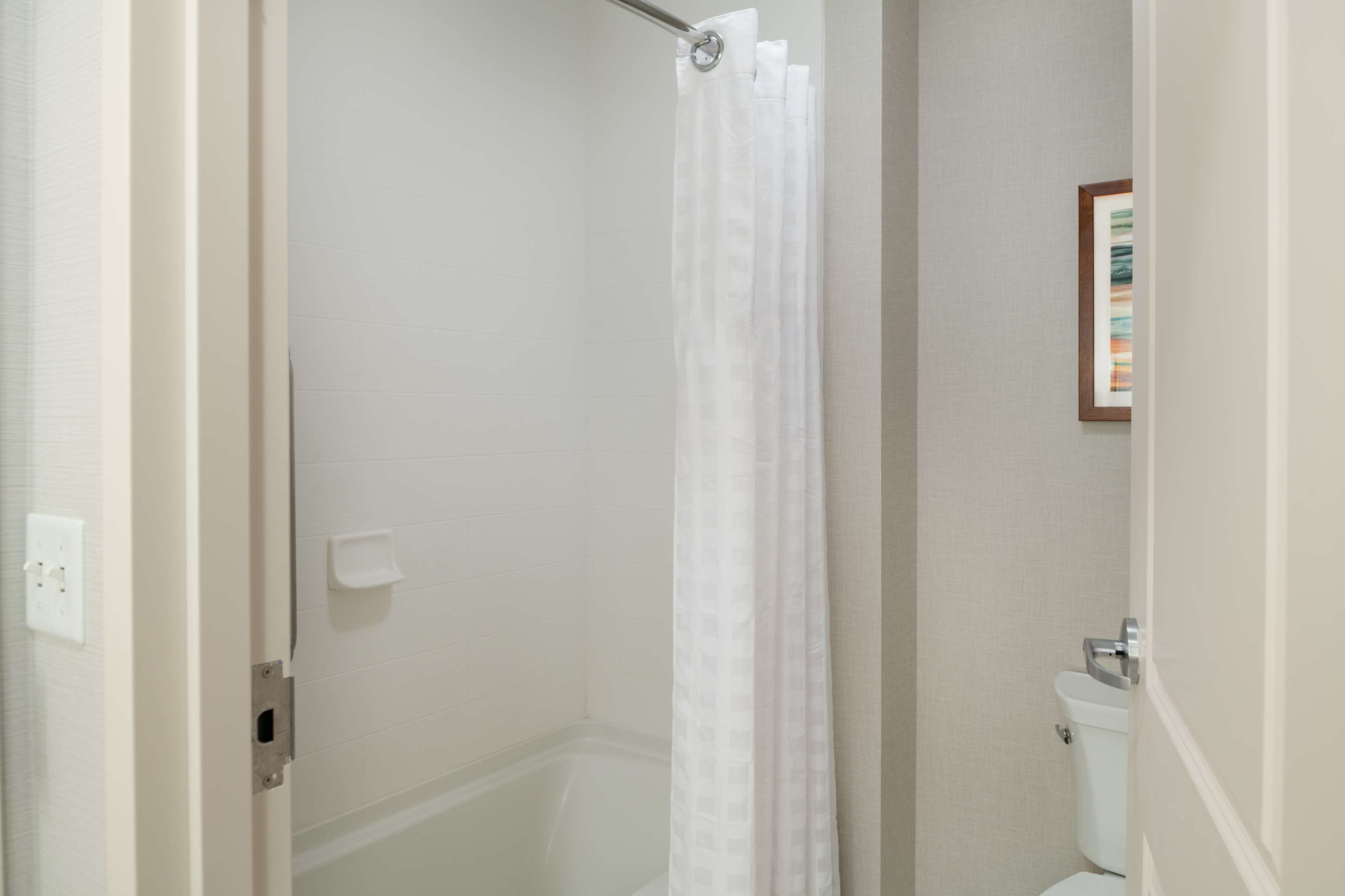 Guest room bath