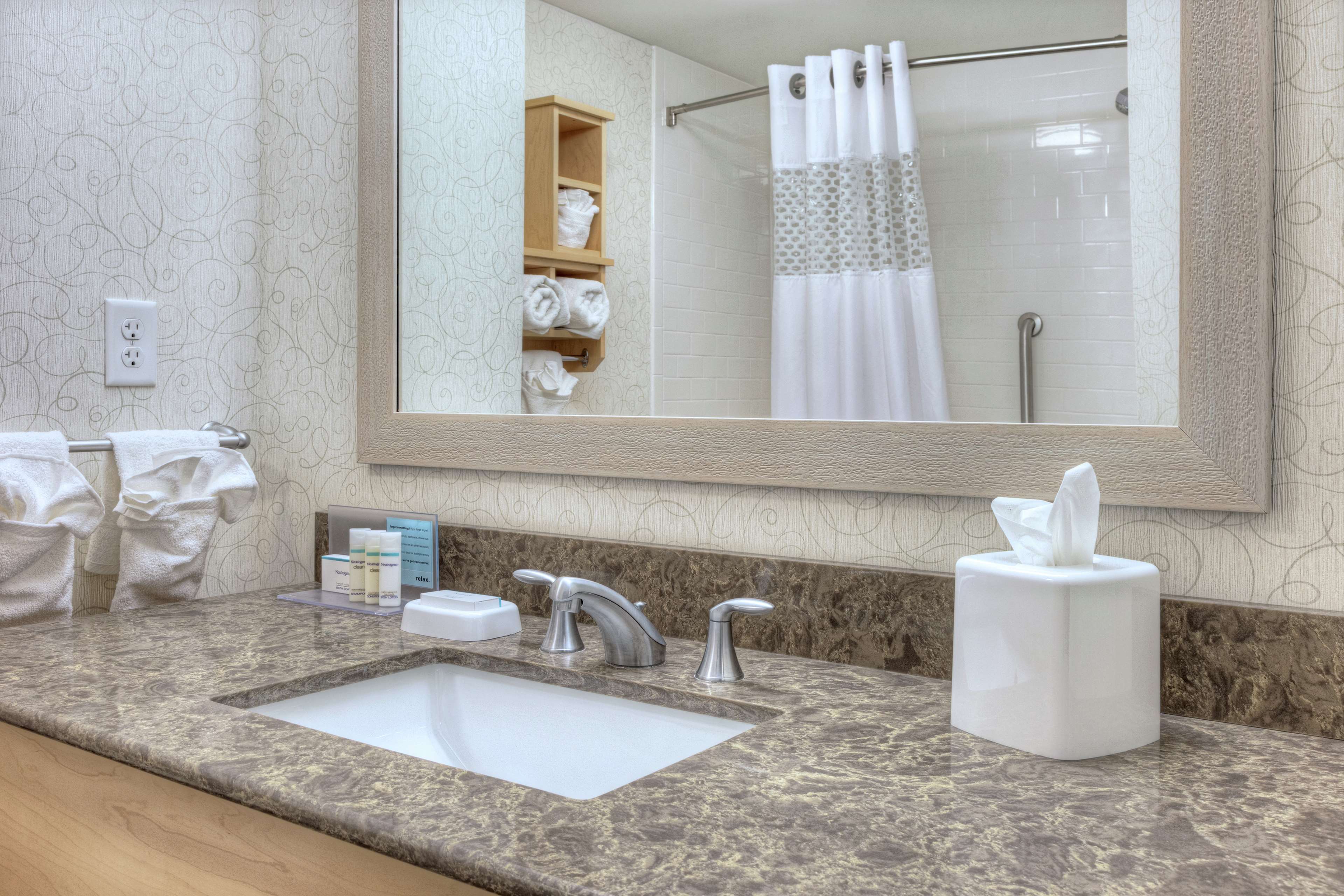 Hampton by Hilton Bar Harbor Room Type - 2QN OCN VW HEARING ACC NS