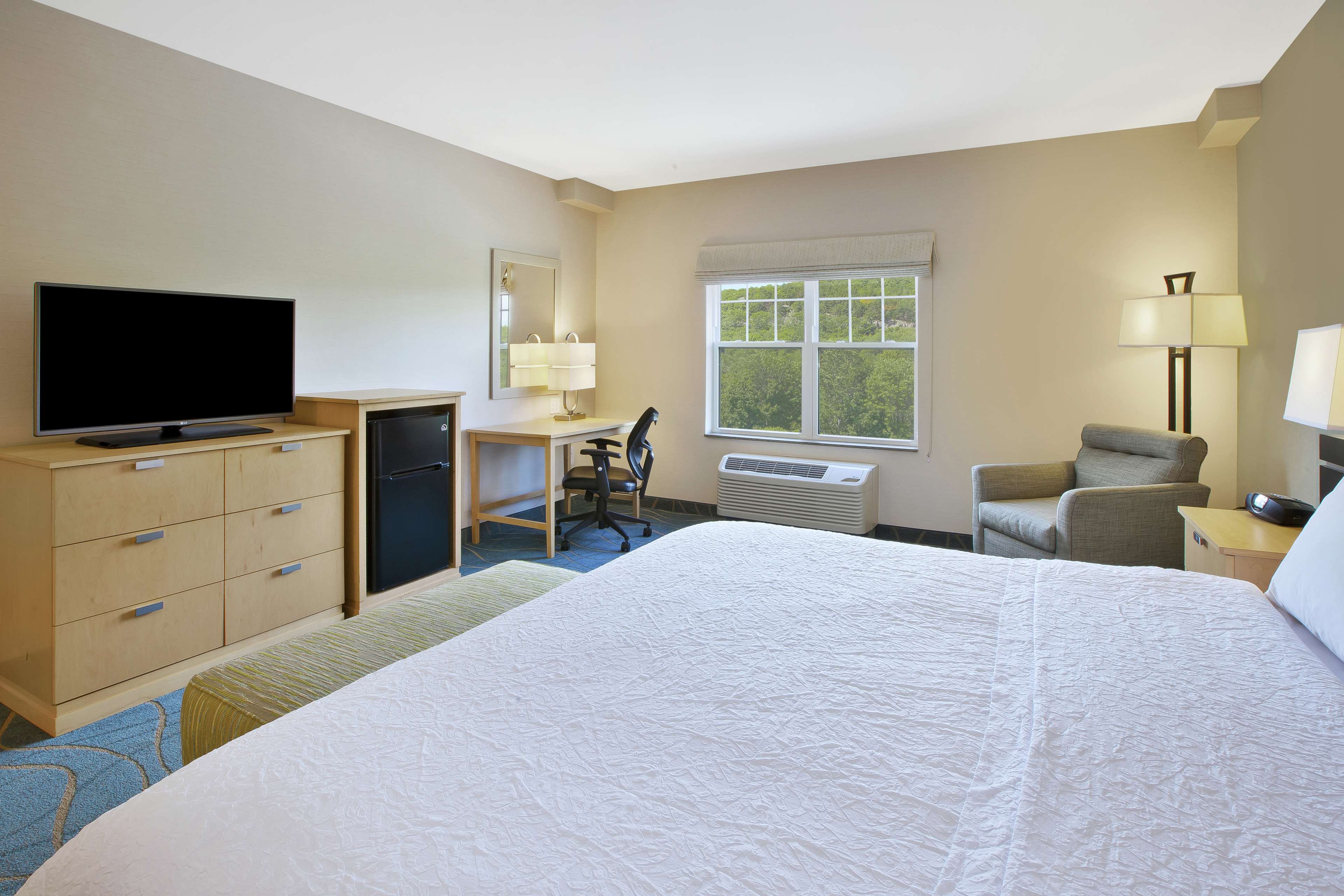 Hampton by Hilton Bar Harbor Room Type - 1 KNG ACCESSIBLE TUB NS