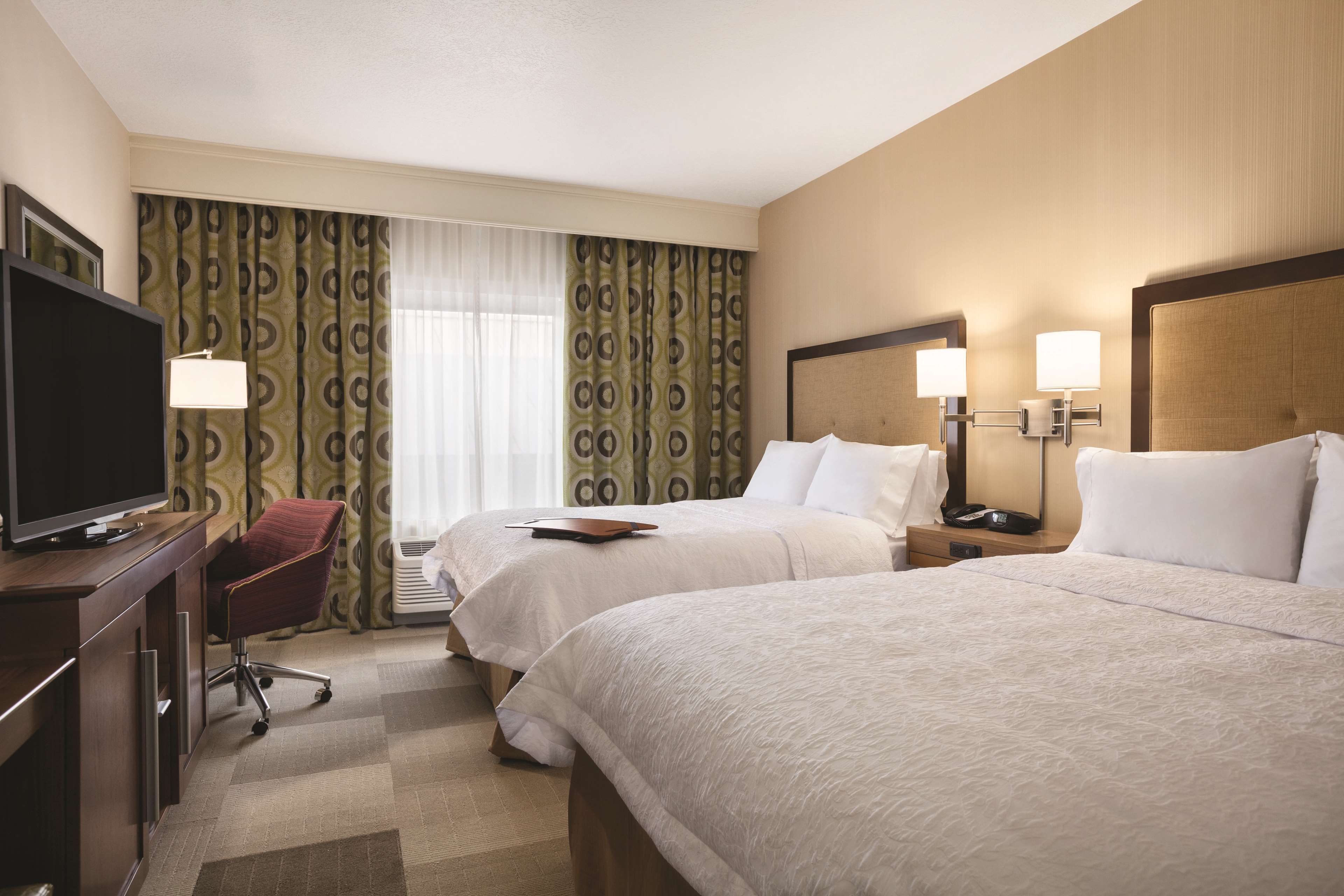 Hampton Inn Brigham City Utah Room Type - 2 QNS FRIDGE NS
