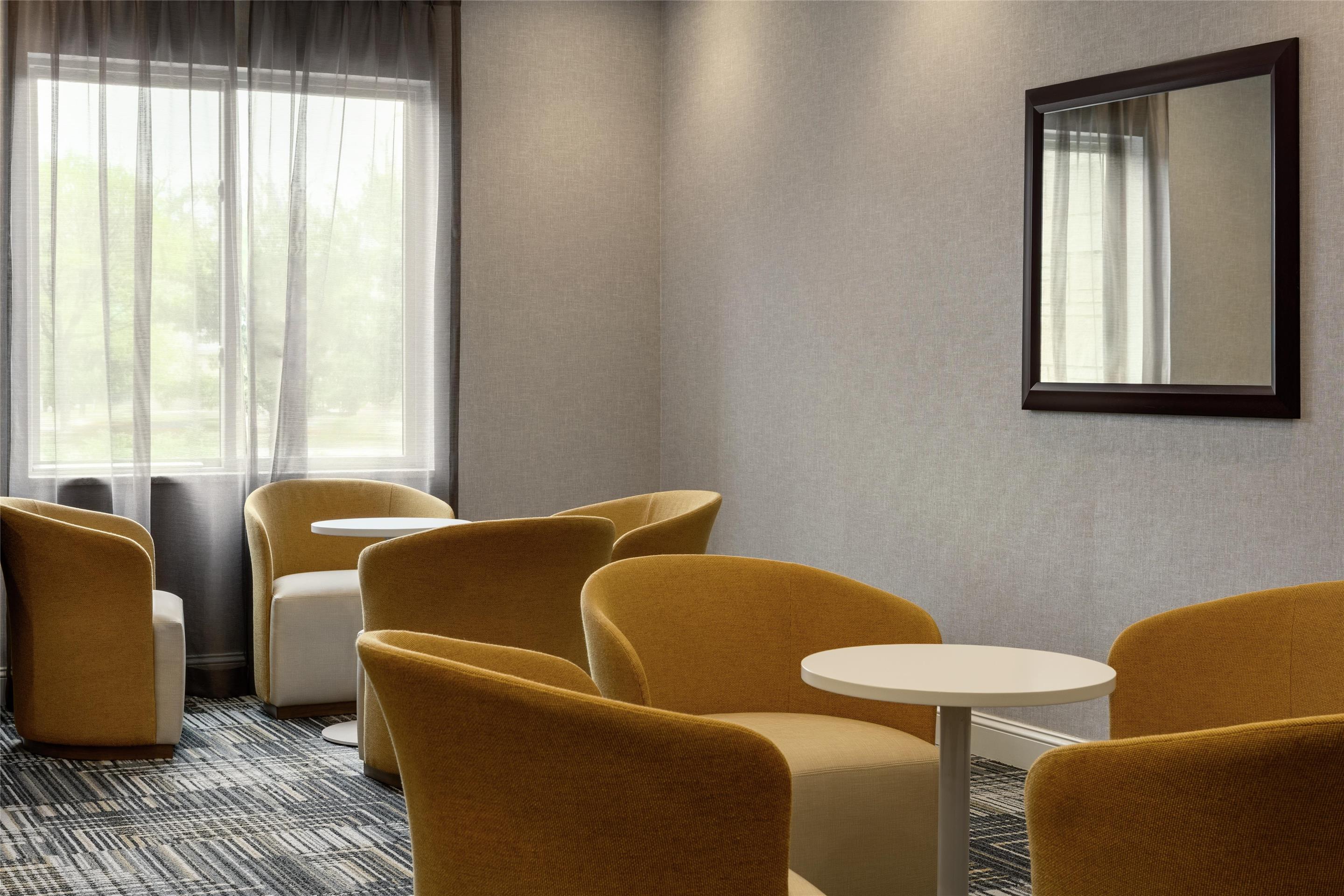 Lobby | Homewood Suites by Hilton Burlington