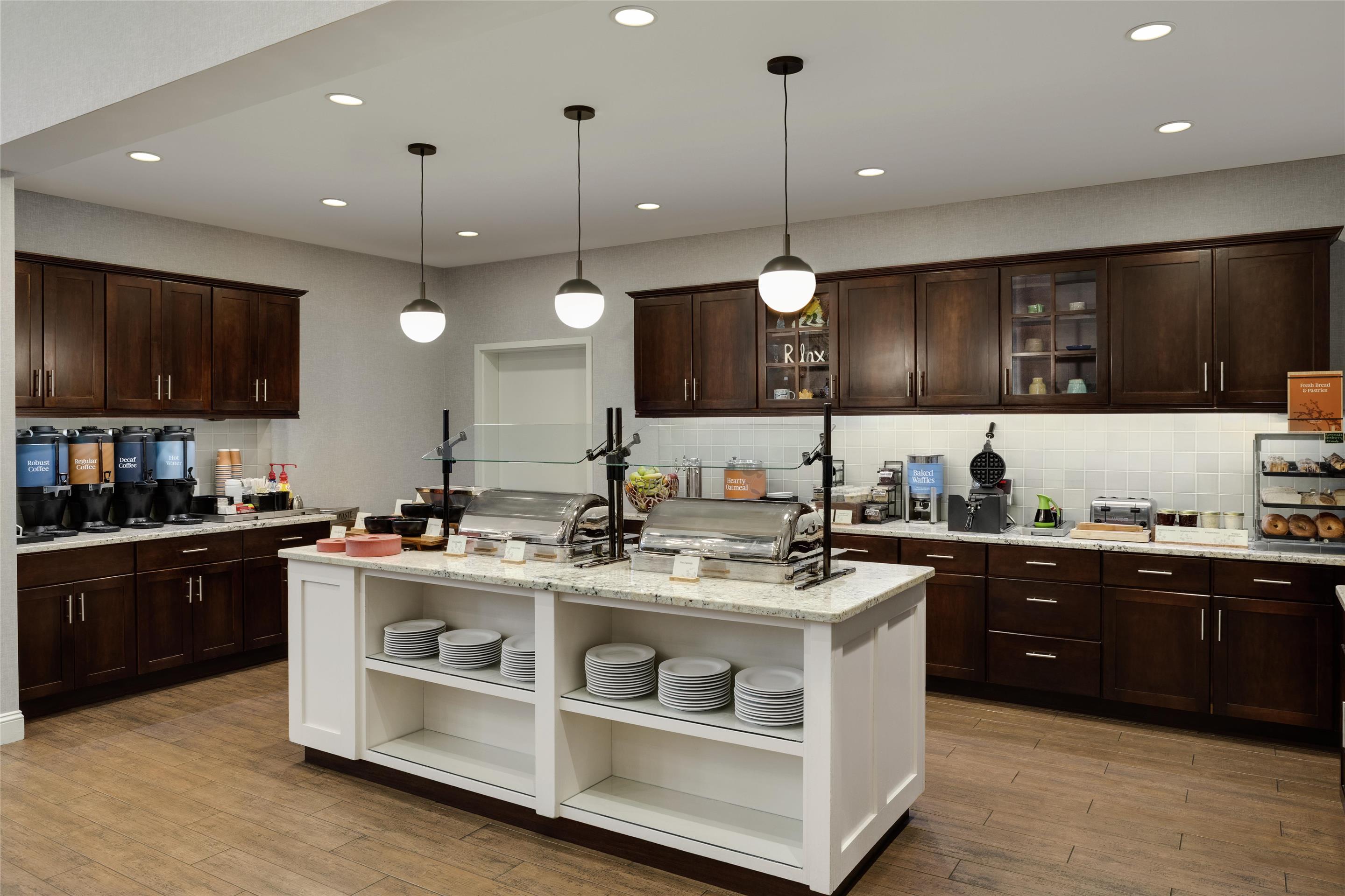 Breakfast Area | Homewood Suites by Hilton Burlington