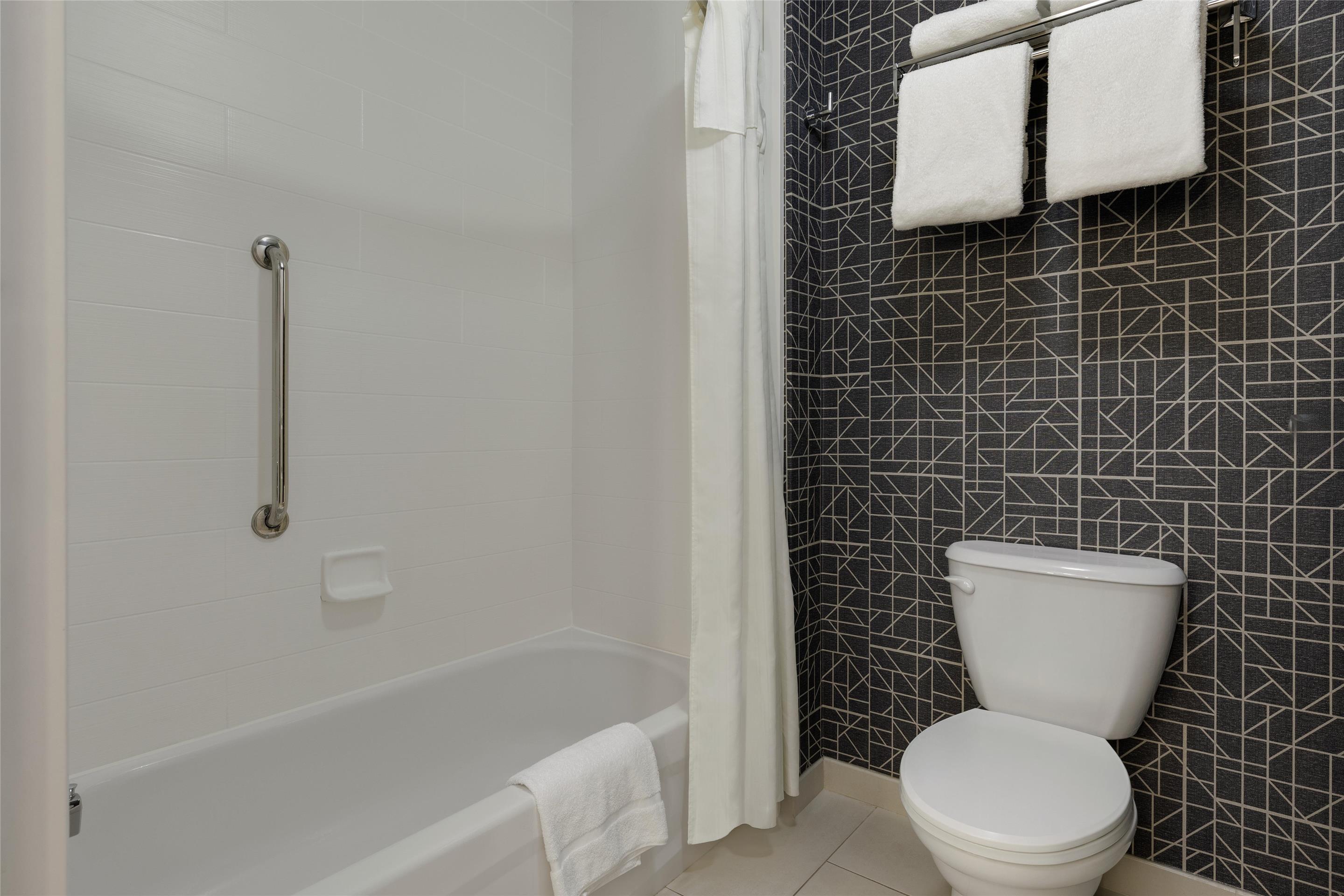 Guest room bath