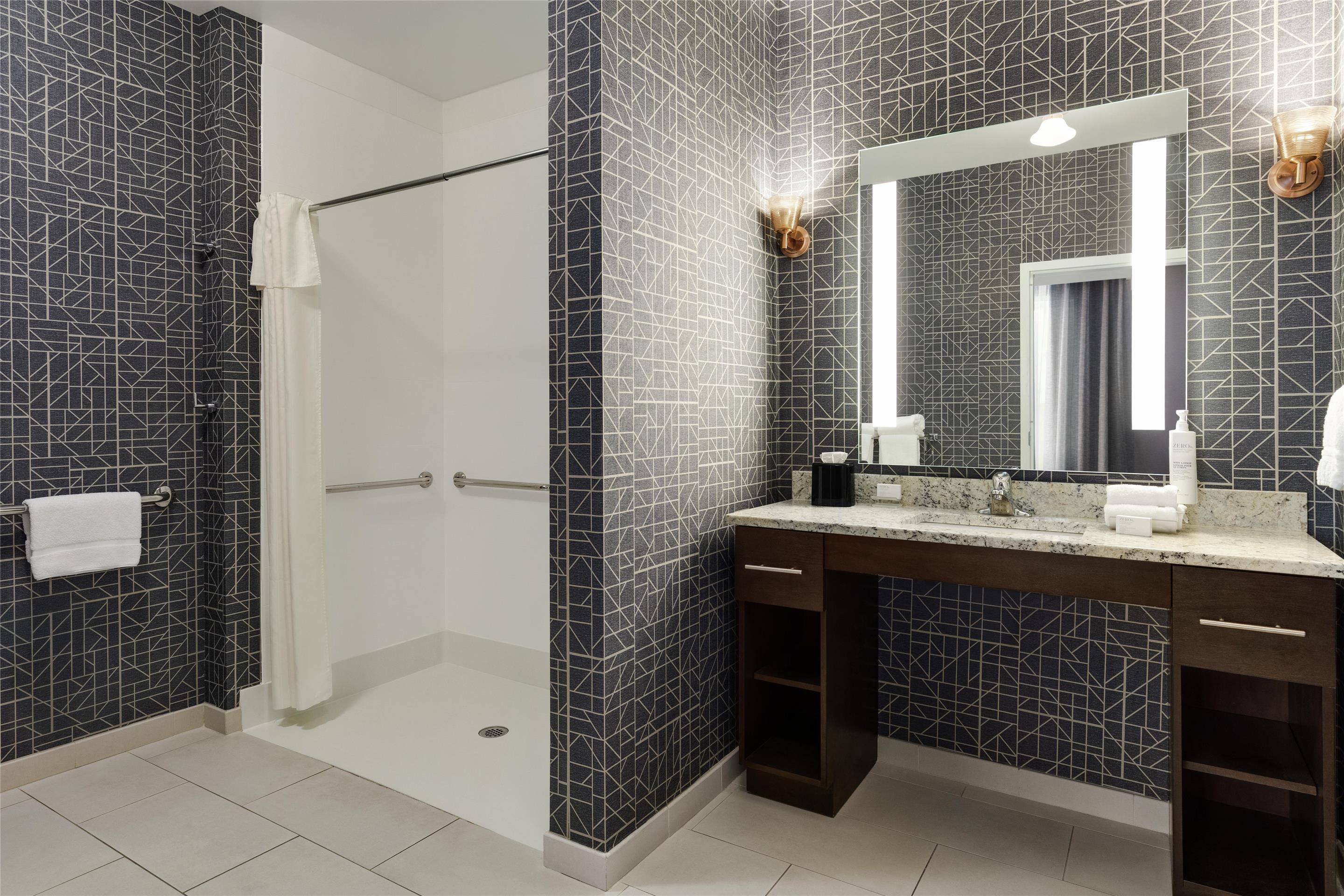 Guest room bath
