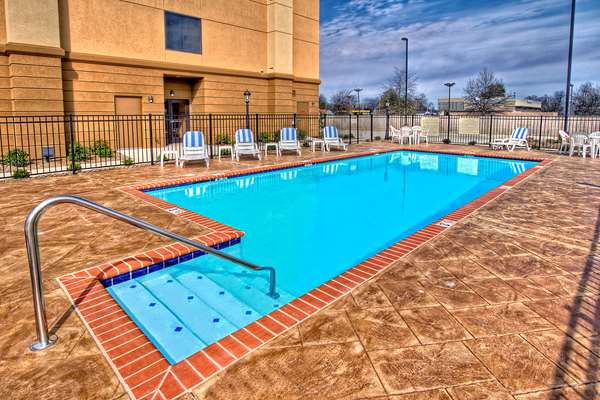Pool - Hampton Inn Clarksdale