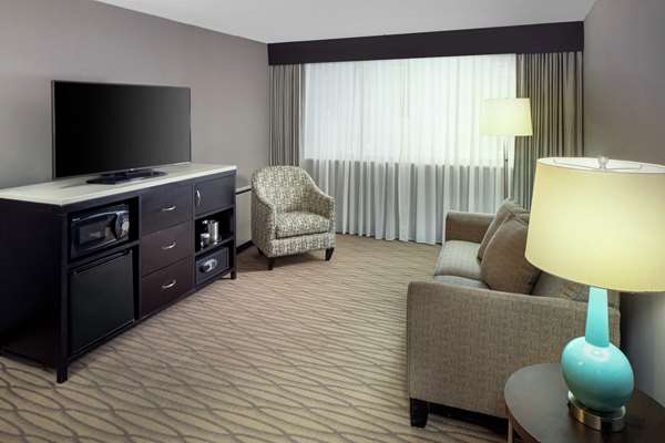  - DoubleTree by Hilton Westlake - I-90, Exit 156