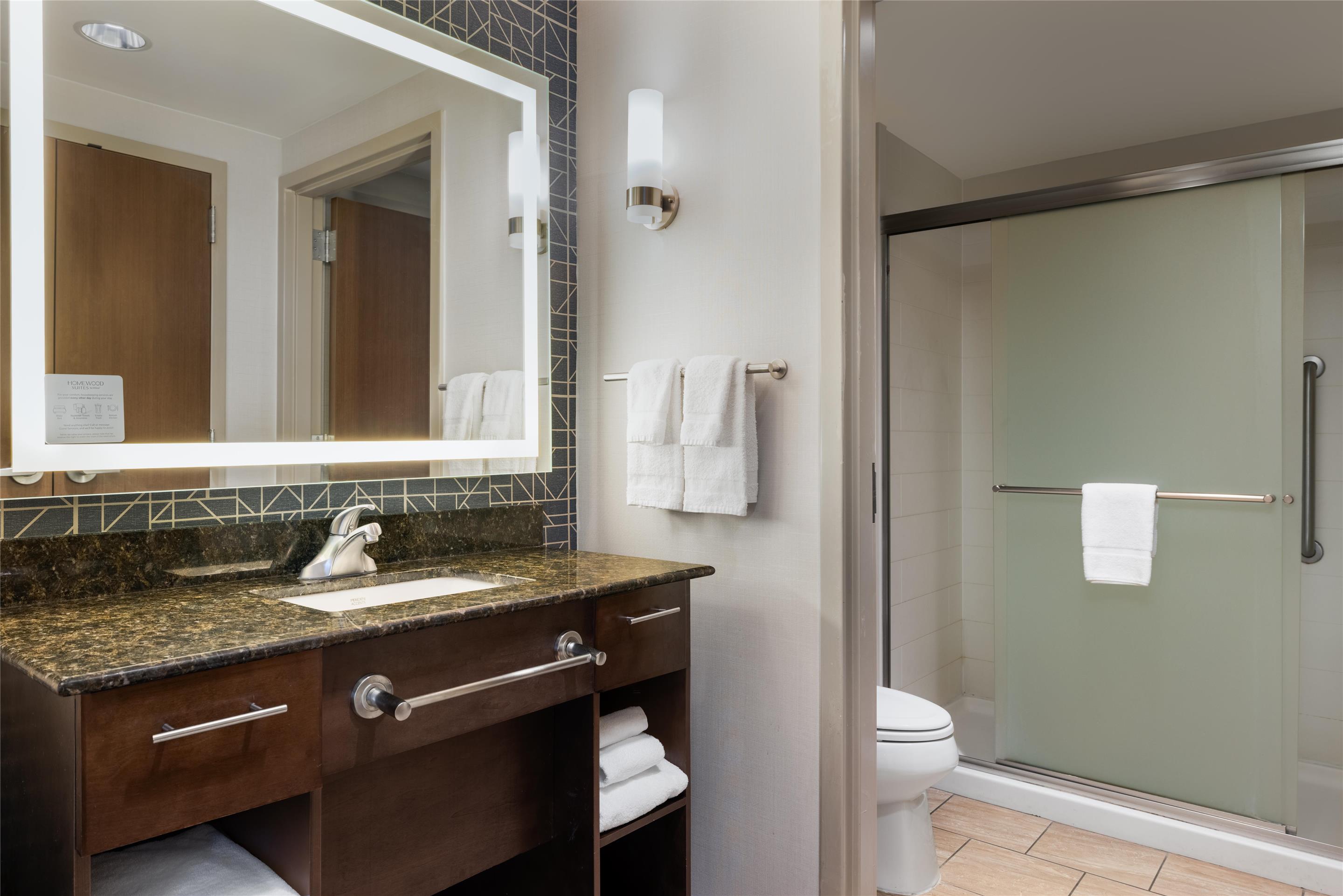 Guest room bath