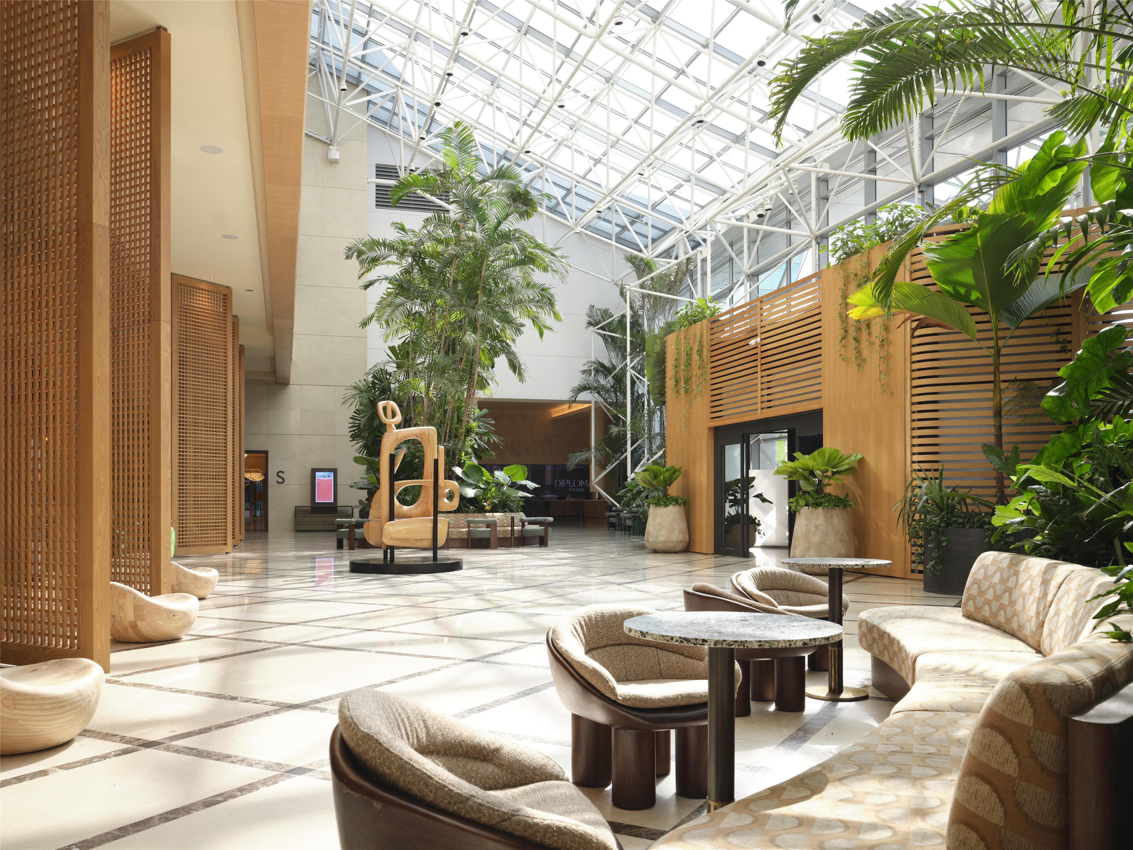 Lobby | Diplomat Beach Resort Hollywood, Curio Collection by Hilton