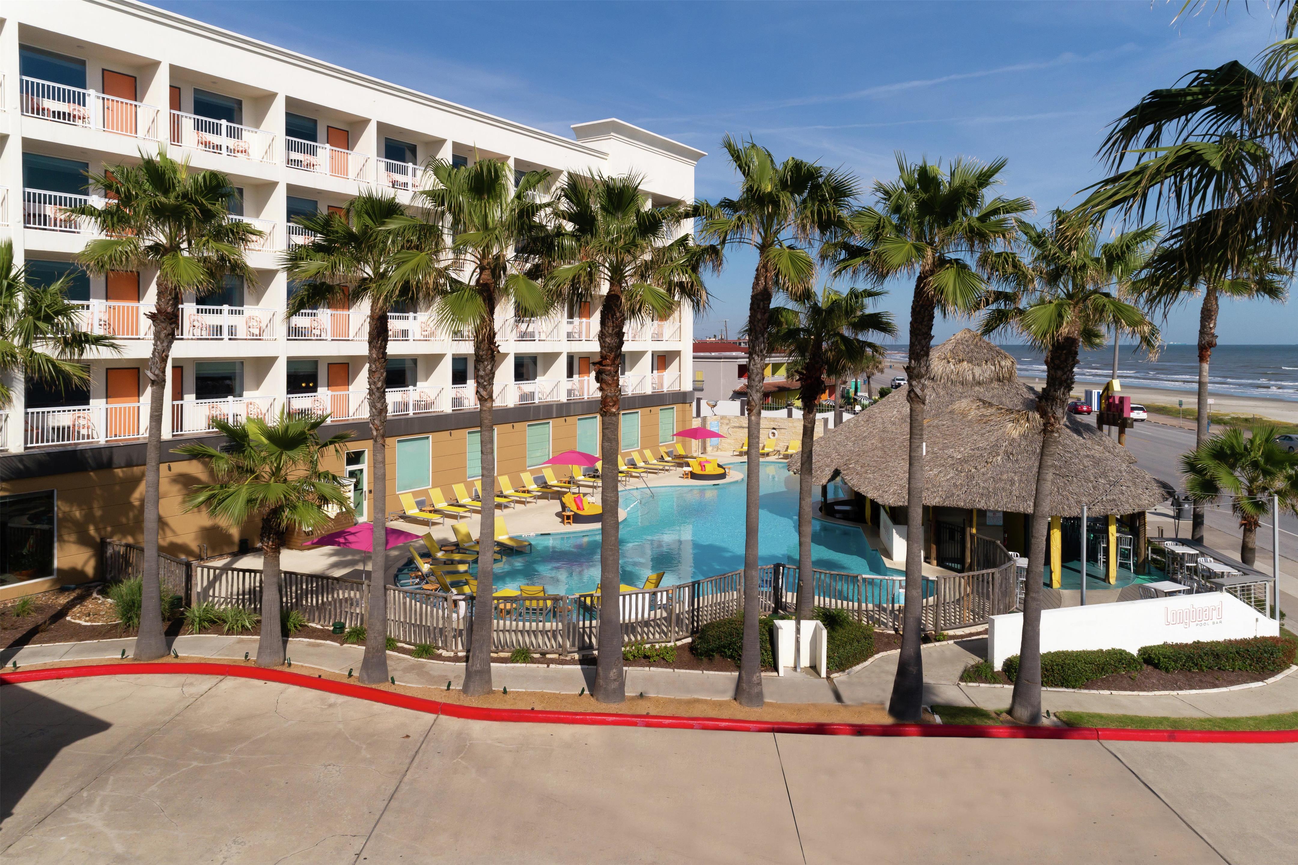 Pool | DoubleTree by Hilton Hotel Galveston Beach