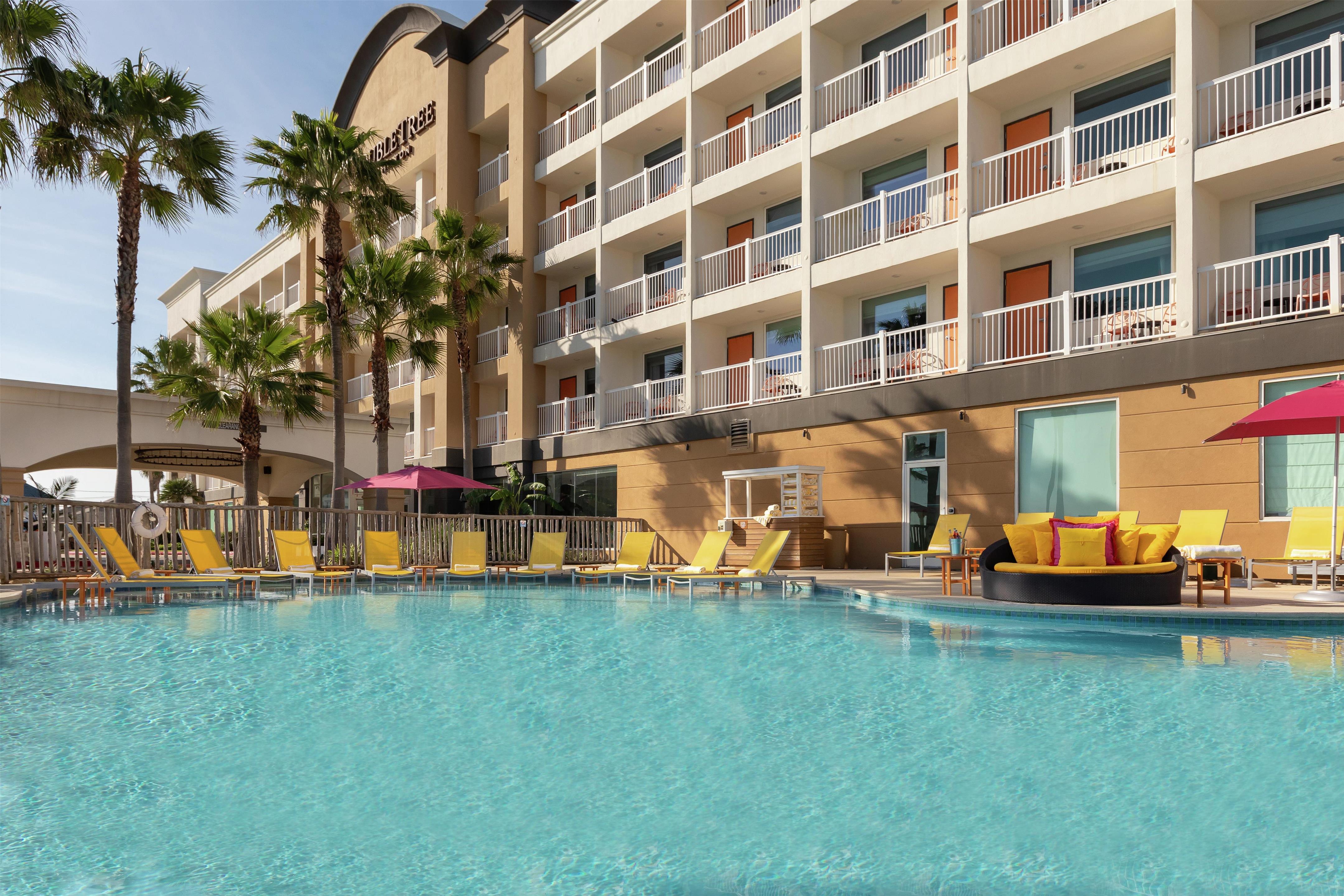 Pool | DoubleTree by Hilton Hotel Galveston Beach