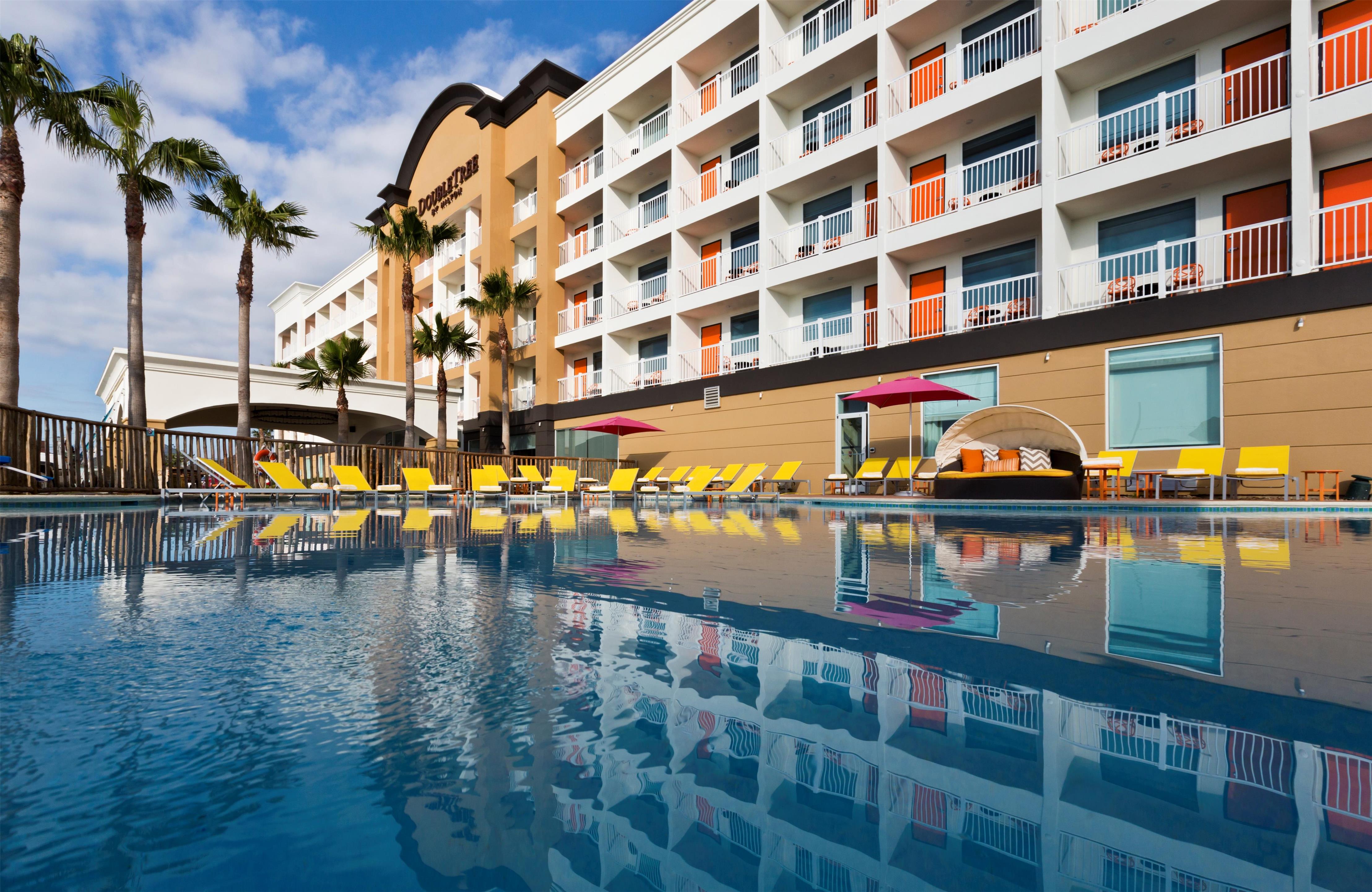 Pool | DoubleTree by Hilton Hotel Galveston Beach