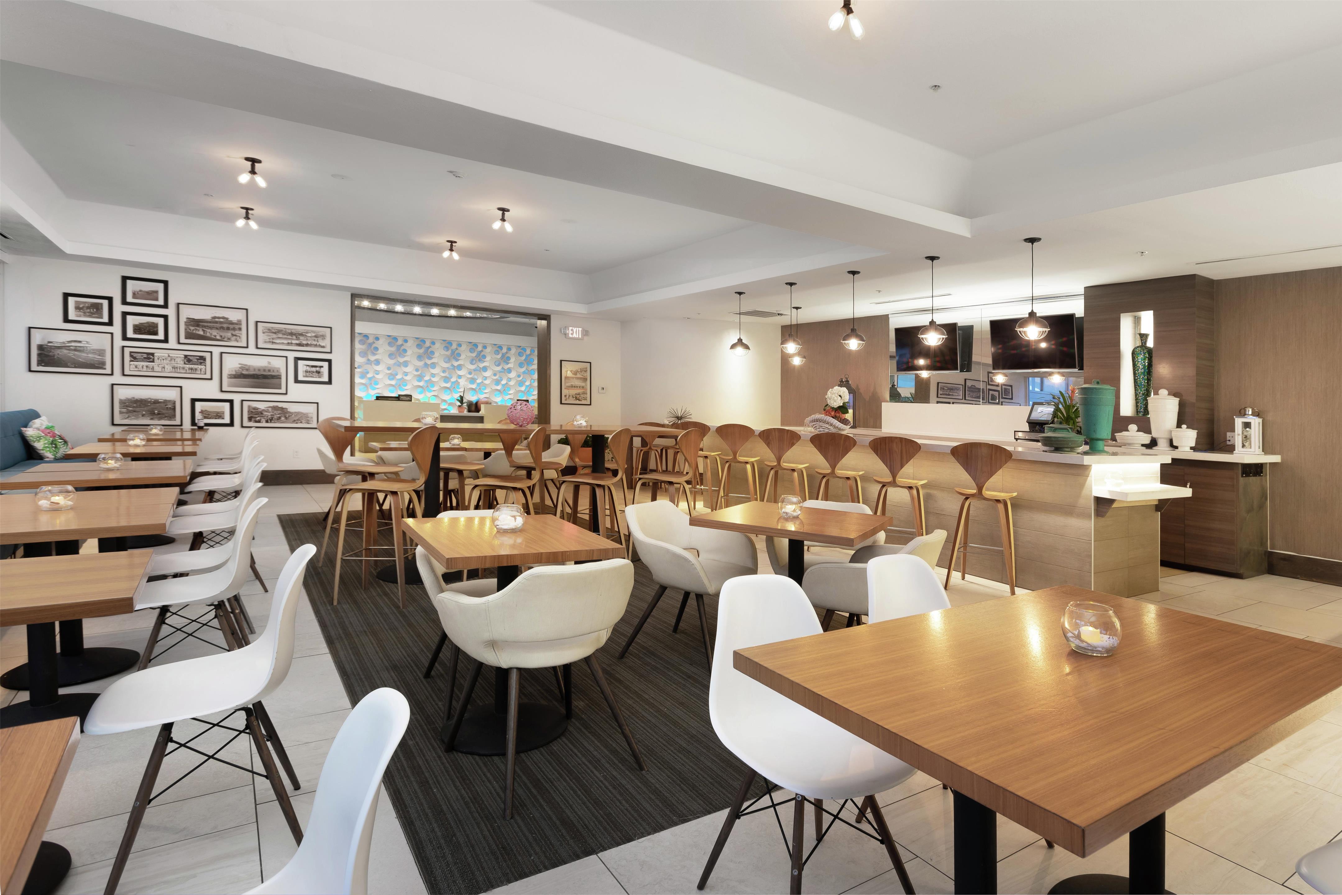 Breakfast Area | DoubleTree by Hilton Hotel Galveston Beach