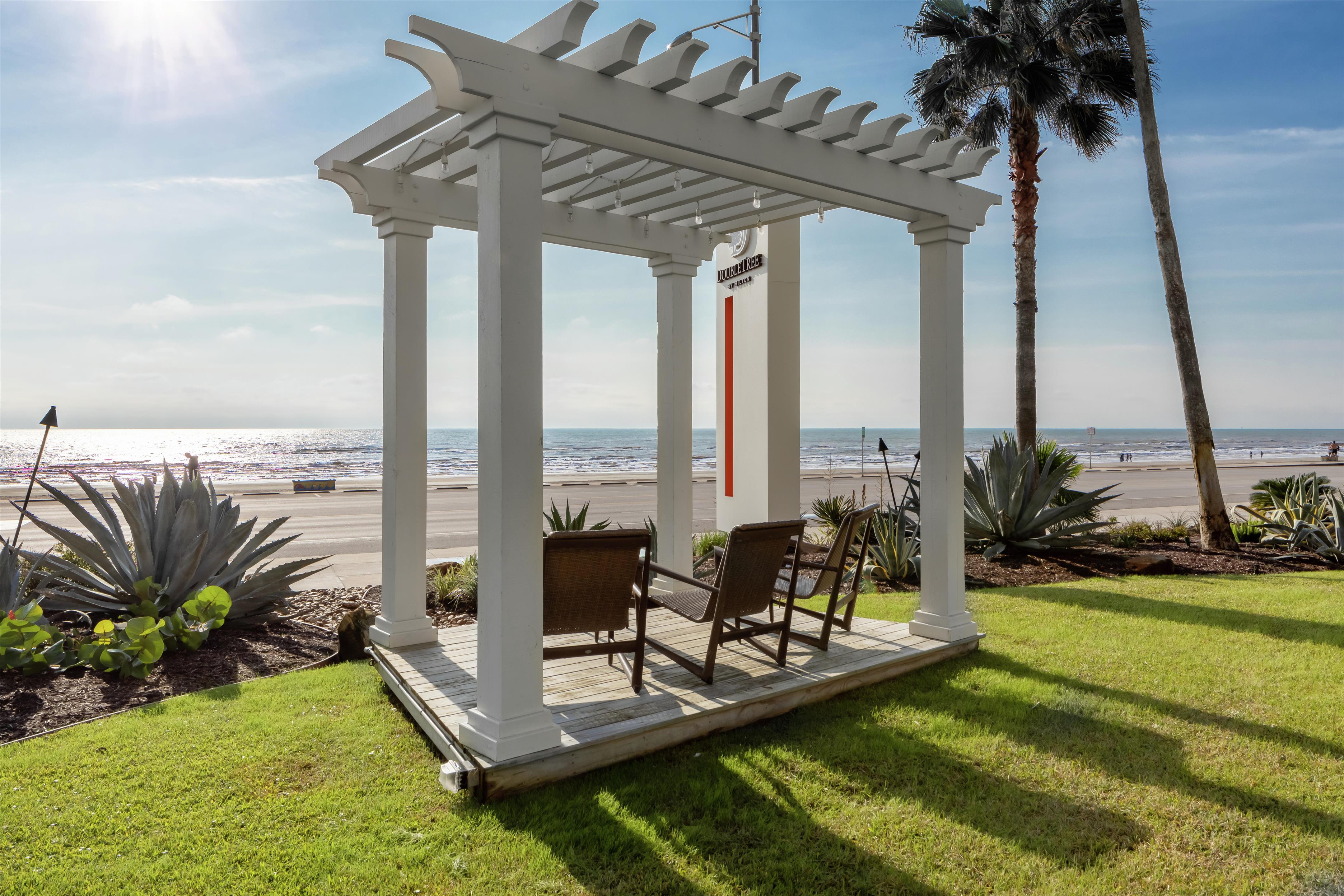 Exterior | DoubleTree by Hilton Hotel Galveston Beach