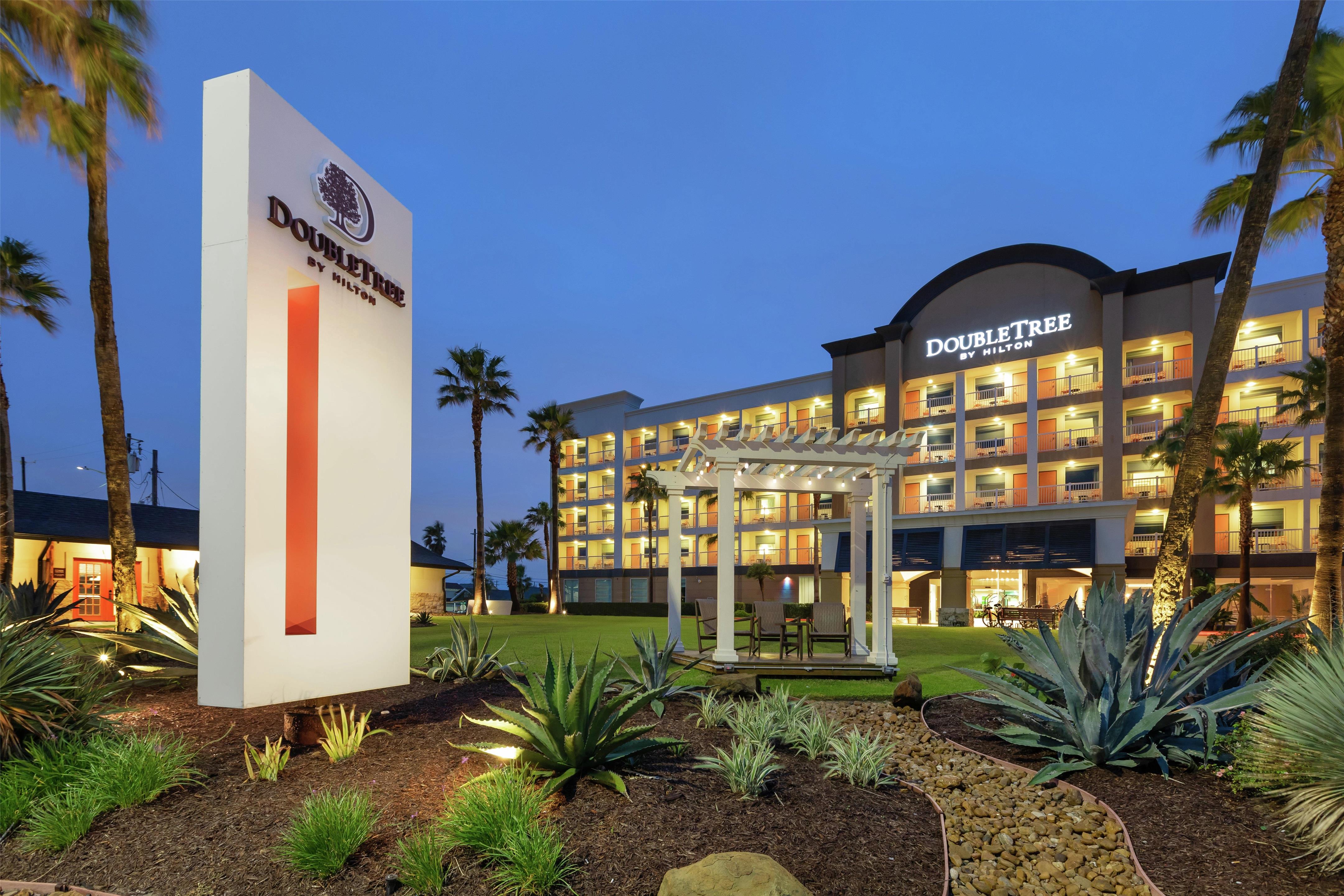 Exterior | DoubleTree by Hilton Hotel Galveston Beach
